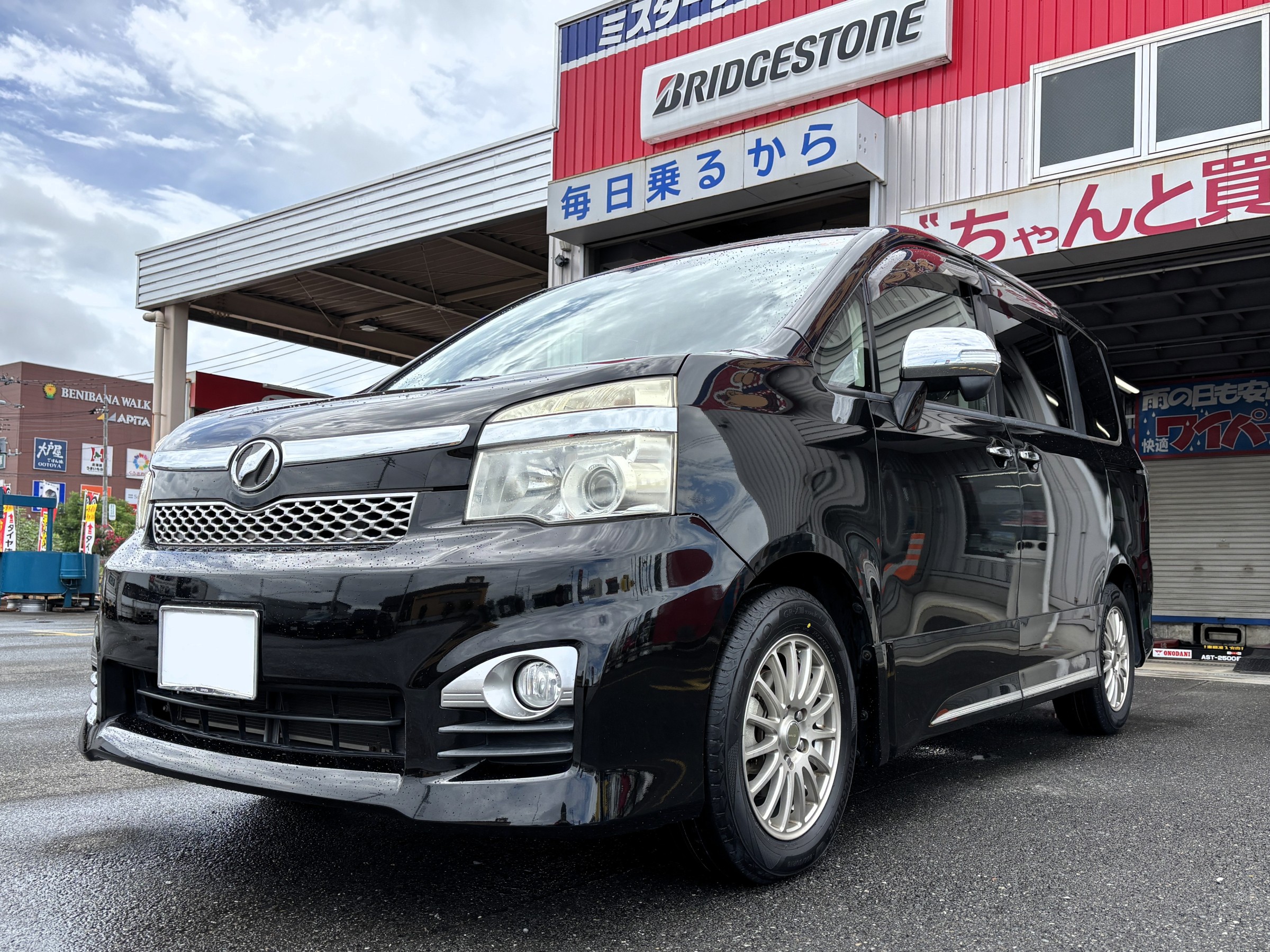 トヨタ VOXYにブリヂストン REGNO GR-XⅢ TYPE RVを装着[タイヤ交換