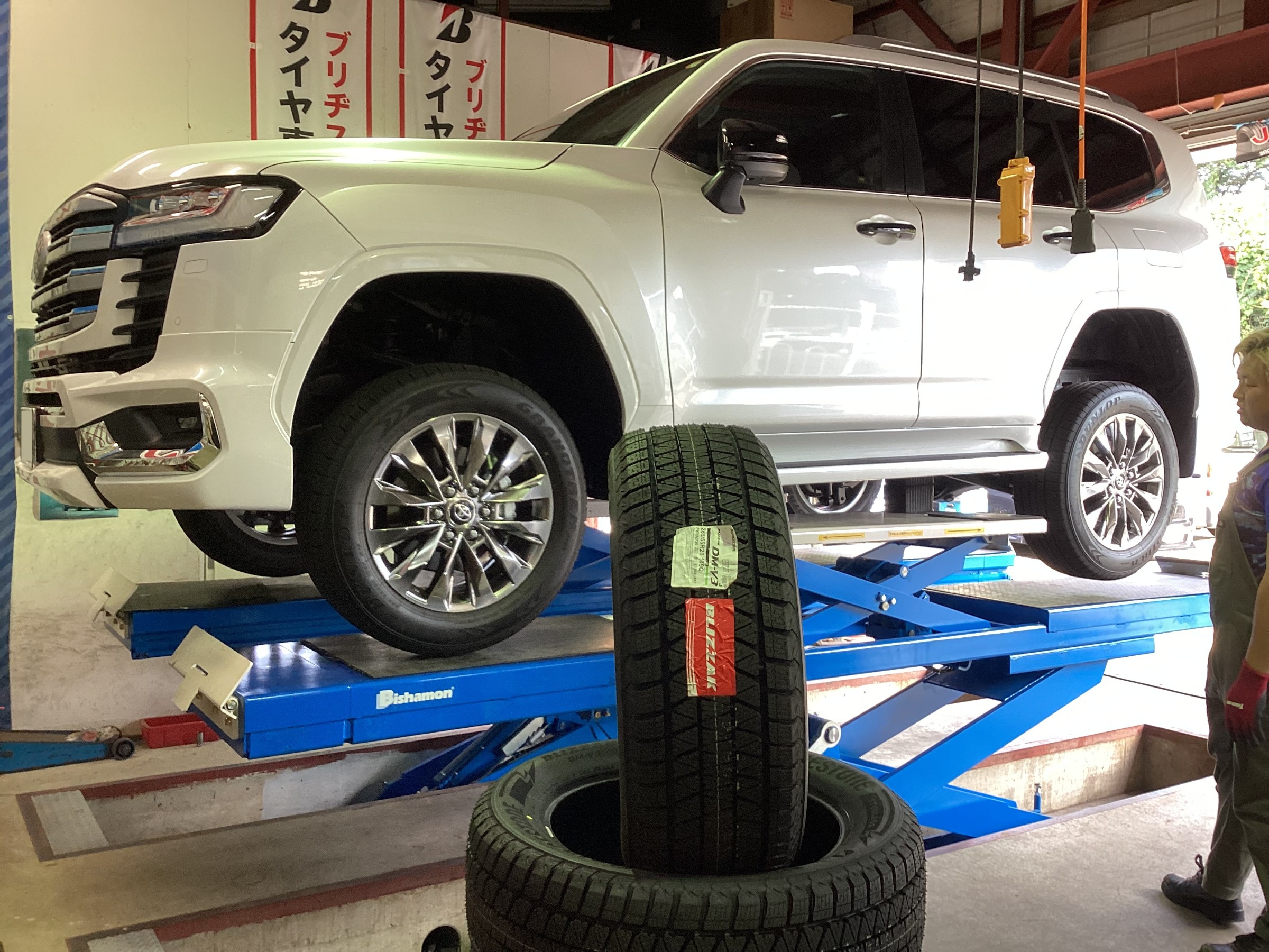 ランクル300 GR純正285/60R18 DM-V3スタッドレス 23年購入品 楽天市場】トヨタ ランクル300 ランドクルーザー(FJA300W