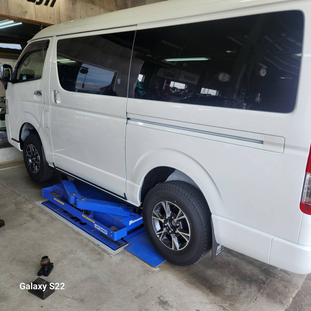 新車ハイエースのタイヤ交換(^o^)／ | トヨタ ハイエース | 技術