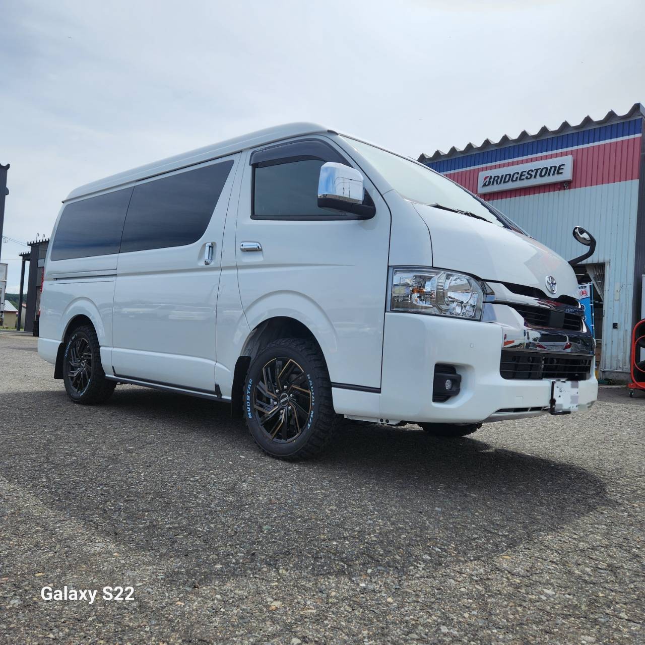 新車ハイエースのタイヤ交換(^o^)／ | トヨタ ハイエース | 技術