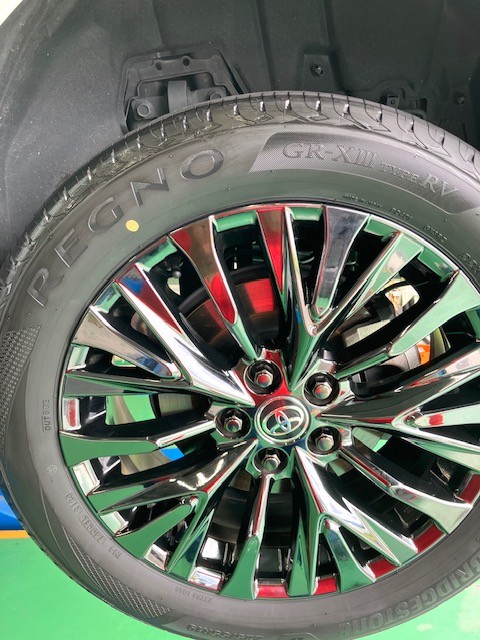 現行アルファード（40系）に「レグノGR-XⅢtypeRV」を装着 | スタッフ