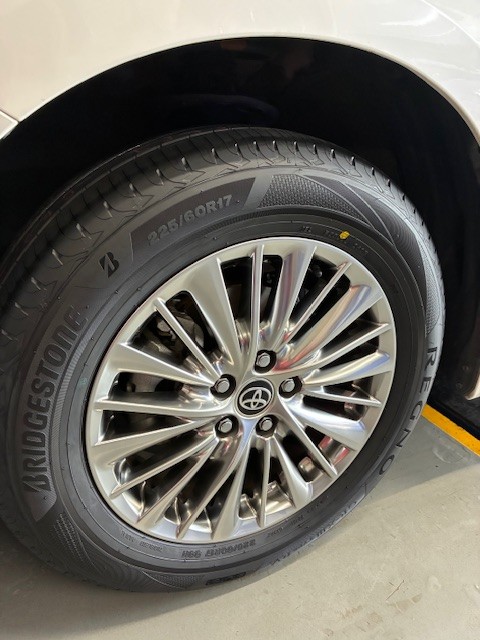 アルファードにブリヂストンのREGNO GR-XⅢタイプRV装着 | トヨタ