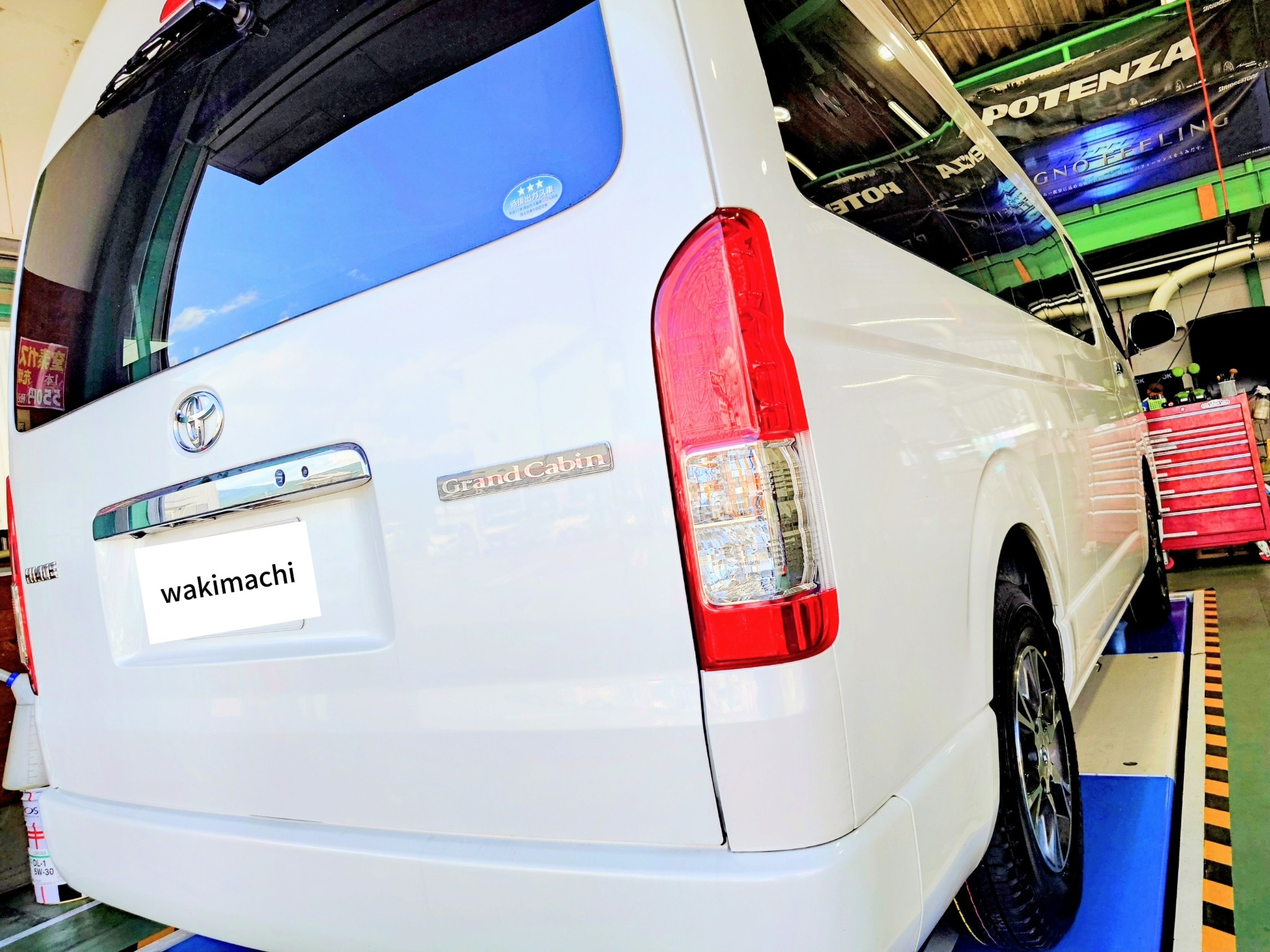 ☆トヨタ ハイエース タイヤ交換!!! | トヨタ ハイエース タイヤ