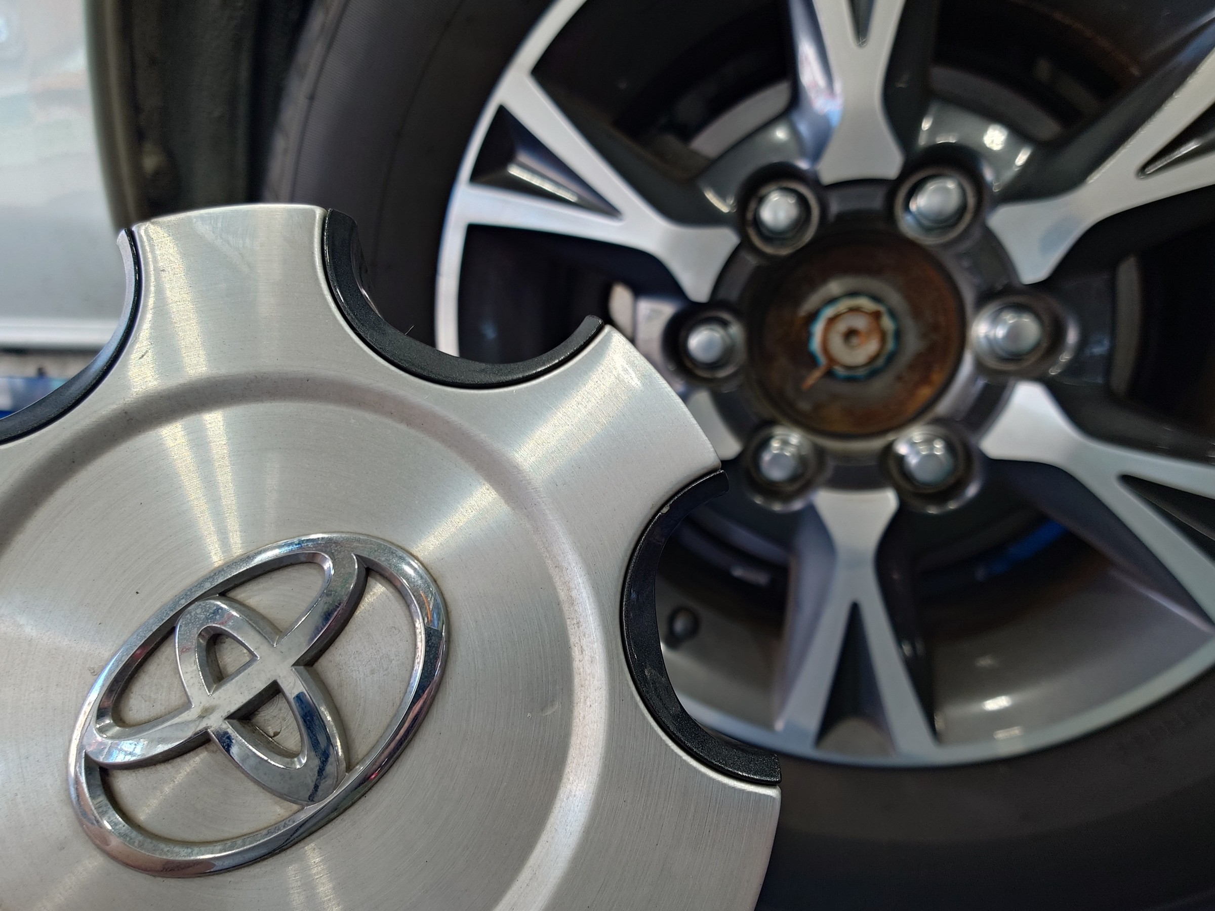 ☆トヨタ ハイエース タイヤ交換!!! | トヨタ ハイエース タイヤ