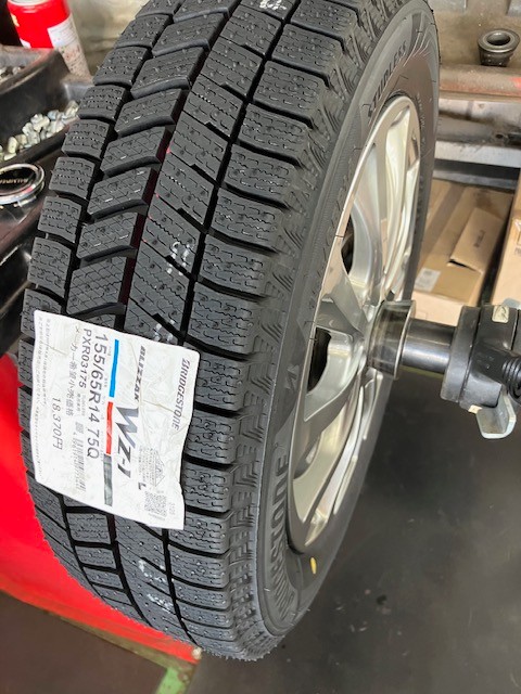 室内保管★ バリ溝215/50R1/7 2021年スタッドレスタイヤ引取り限定★ タイヤショップツーエル！タイヤ保管サービスご利用！トヨタ