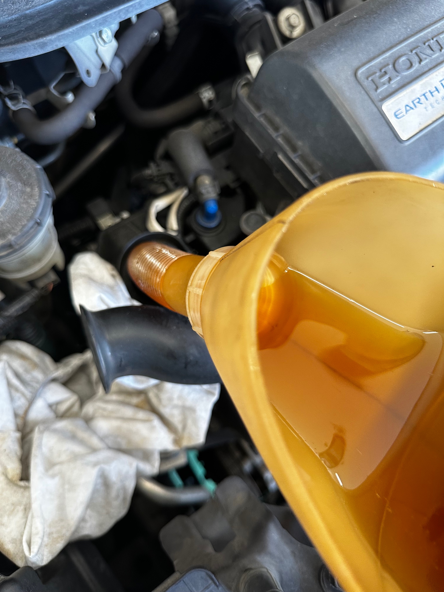 エンジンオイル注入