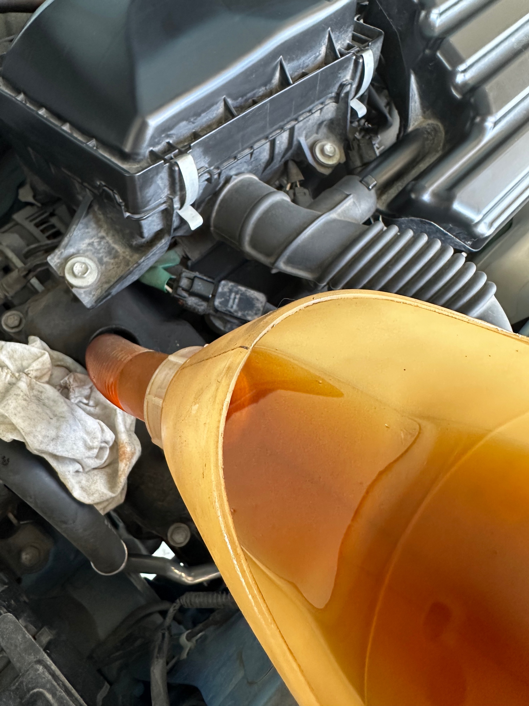 エンジンオイル注入