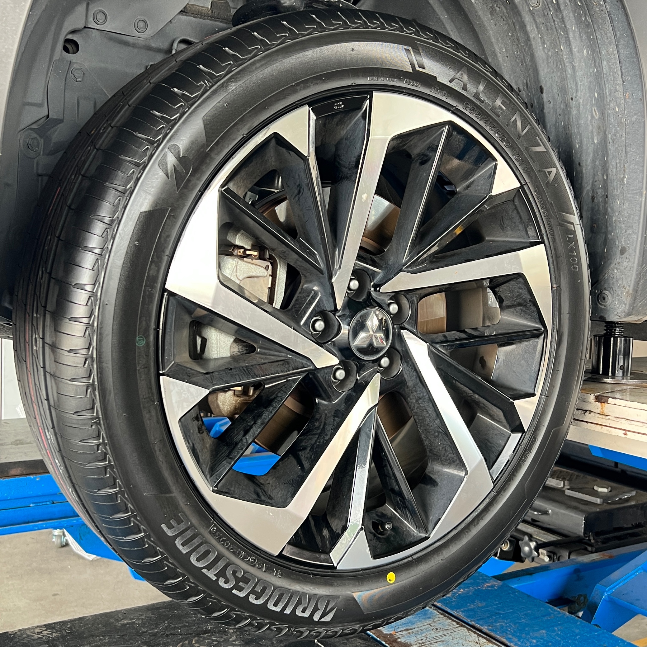 アウトランダーPHEV純正タイヤ＋ホイールセット『BRIDGESTONE ALENZA