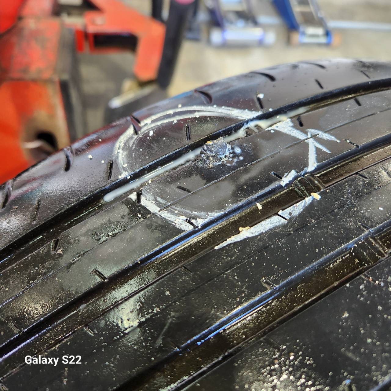 パンク修理でーす(^o^)／ | トヨタ アルファード | 技術・サービス