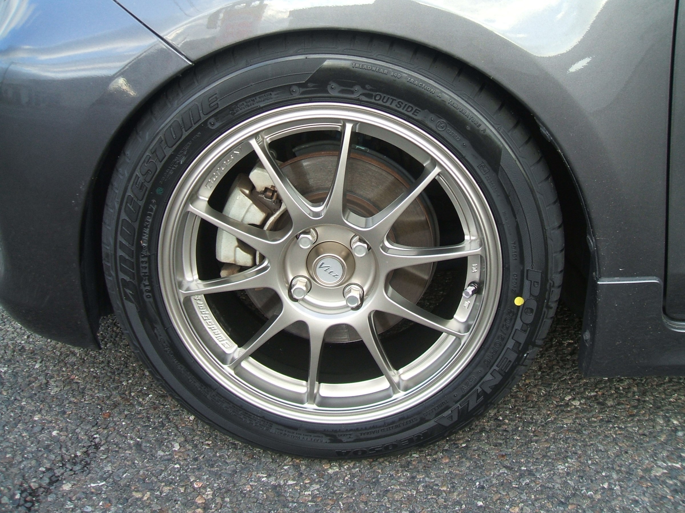 ヴィッツRS ポテンザRE050 装着しました＾＾ | トヨタ ヴィッツ タイヤ