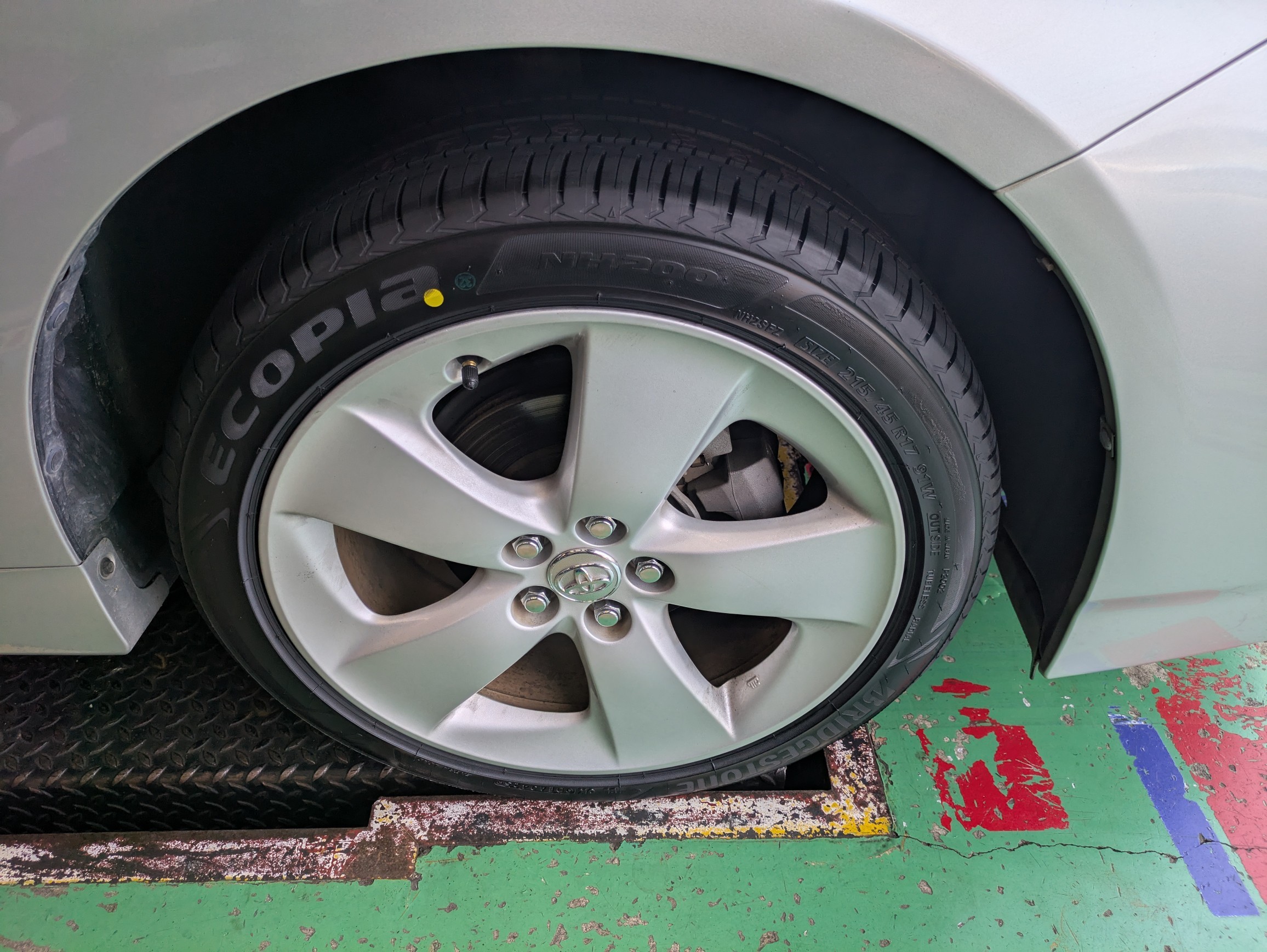 プリウス ブリヂストン エコピアNH200 215/45R17 | トヨタ プリウス