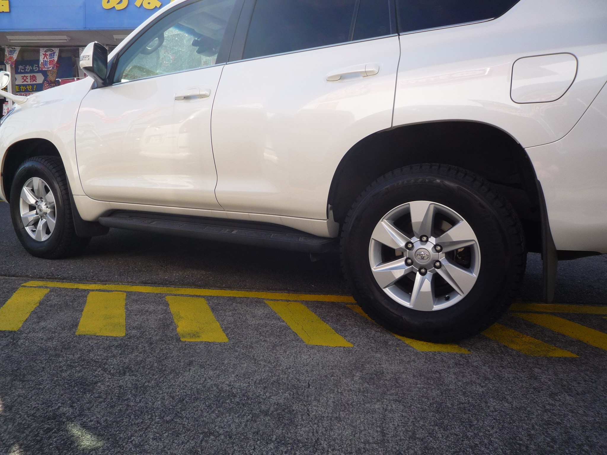 タイヤ交換】トヨタ ランドクルーザープラド ブリザックDM－V3 265