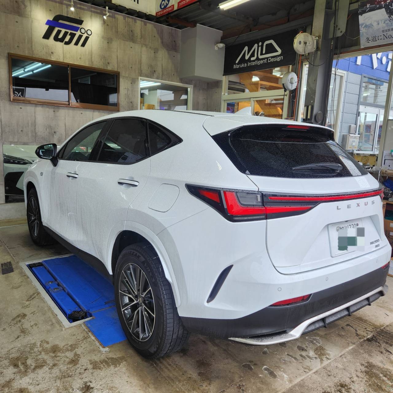 レクサスNXのタイヤ交換(^o^)／ | レクサス NX | 技術・サービス