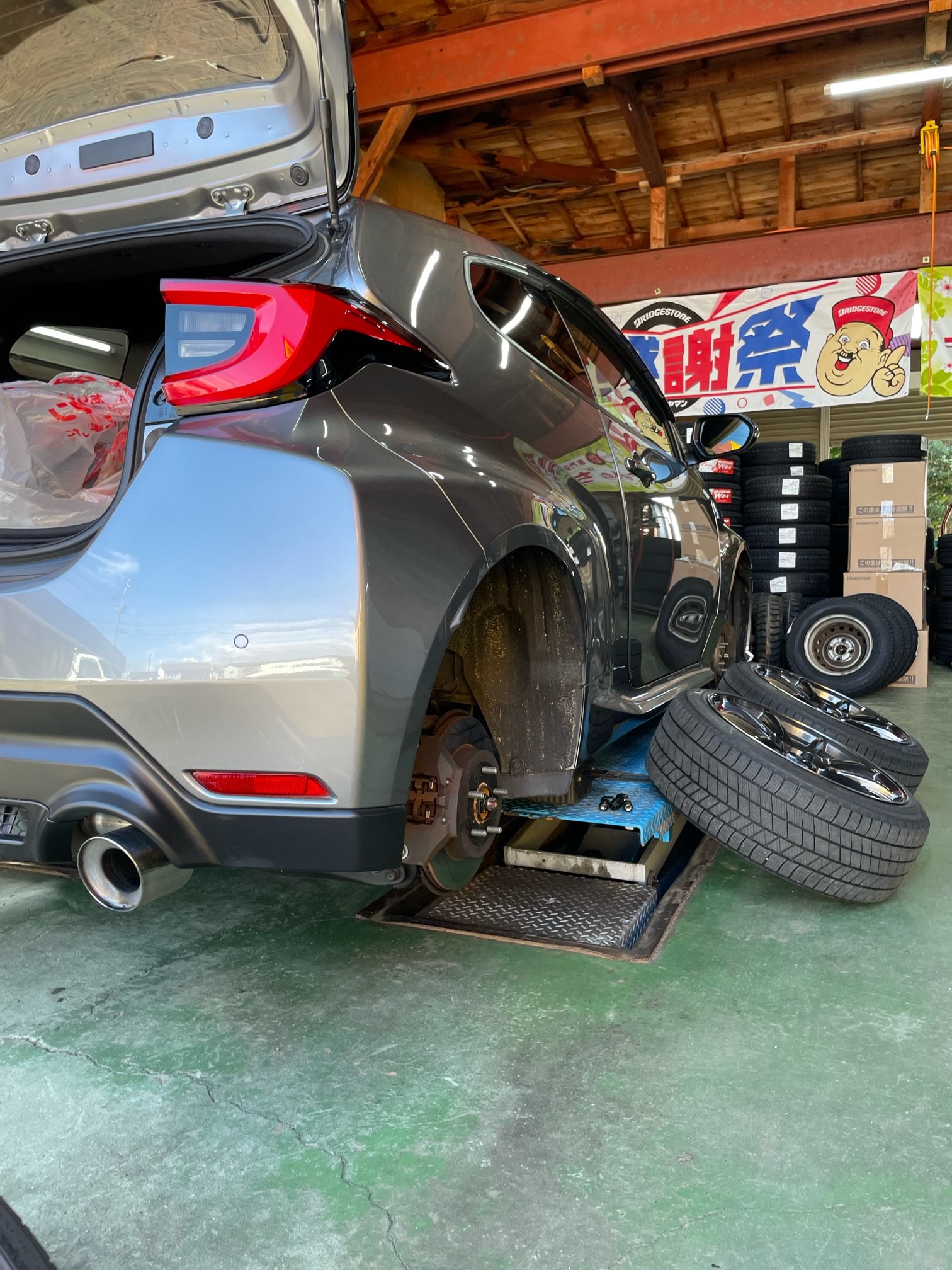 GRヤリスのスタッドレスタイヤ交換