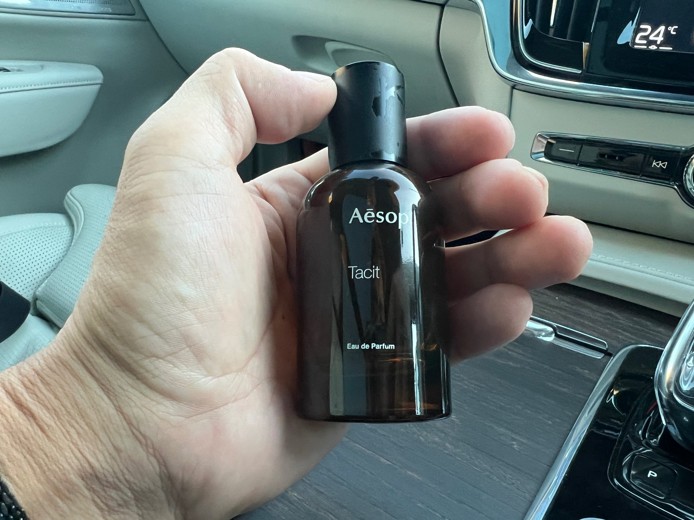 Aesop「Tacit」で車内を上質に、タイヤで安全を守る | スタッフ日記