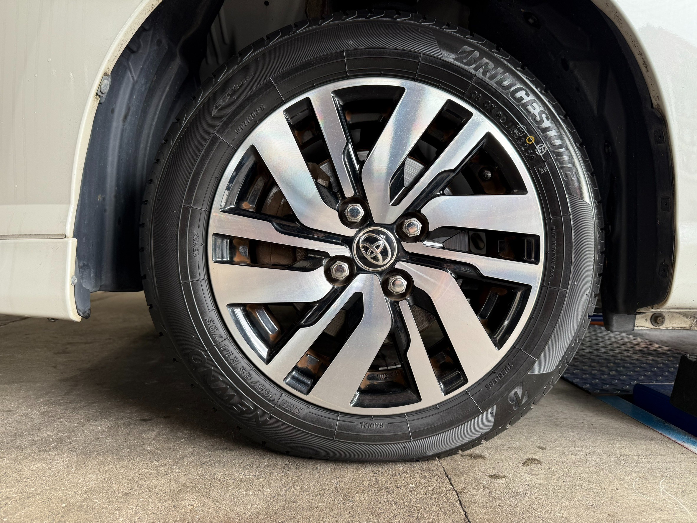 ルーミー　24年製夏タイヤ純正ホイールセット　ブリヂストン　ECOPIA 溝◎ ルーミーのタイヤ交換をさせていただきました！ | トヨタ ルーミー