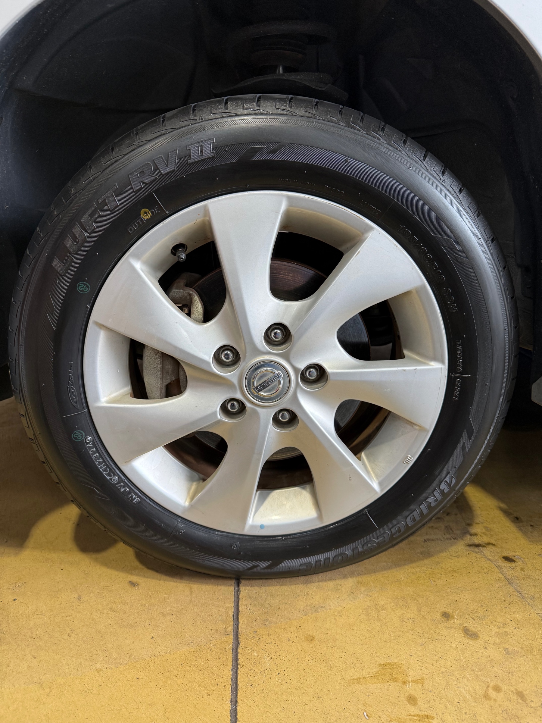 ♪セレナ♪ タイヤ交換！ | 日産 セレナ タイヤ タイヤ・ホイール関連