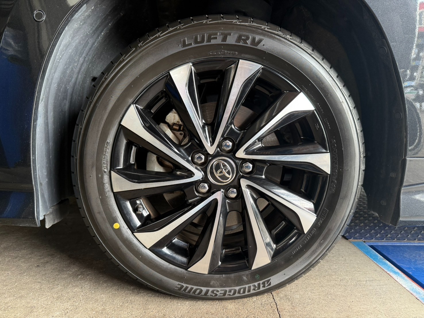 ホイール　ノア　※タイヤも一緒に引き取り トヨタ（TOYOTA） ノア 純正アルミホイール 15 6j +50 ポリッシュ 5穴