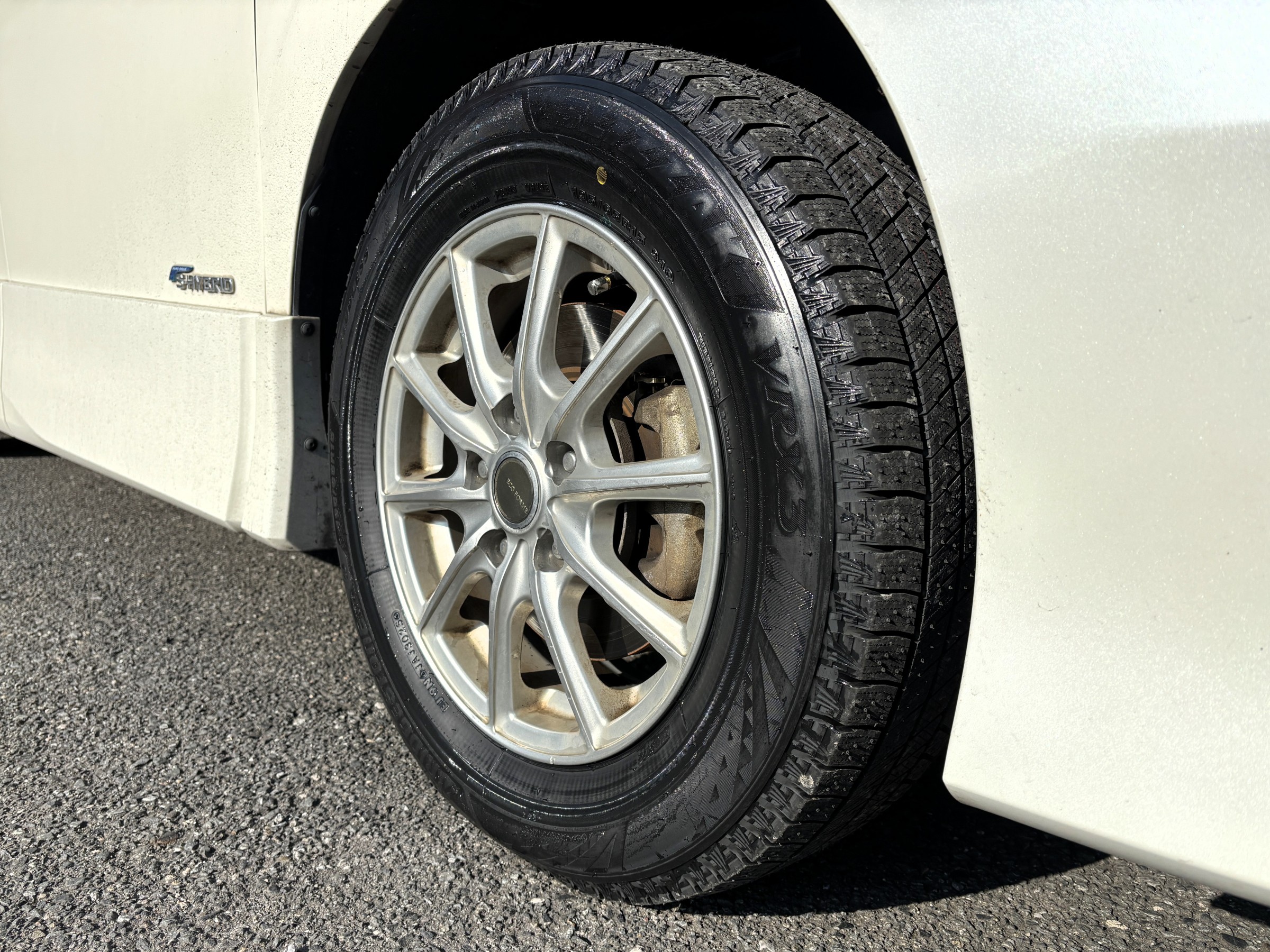 日産 セレナにブリヂストン BLIZZAK VRX3を装着[タイヤ交換