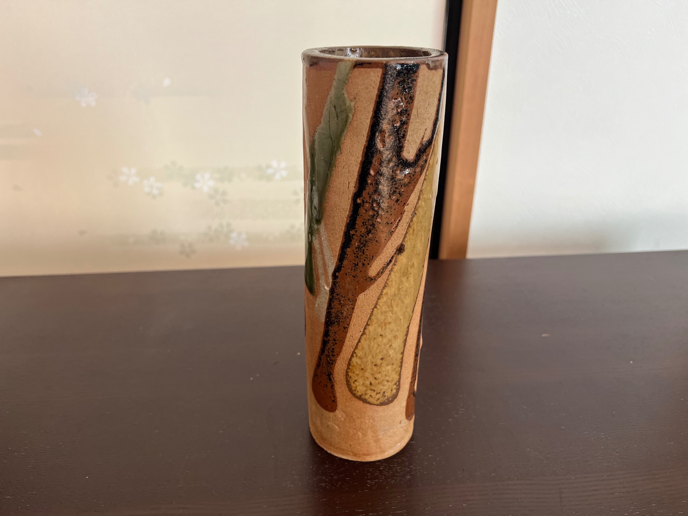 スタッフ日記：田村浩一さんの花瓶を飾りました。ひびも“個性”に——機械