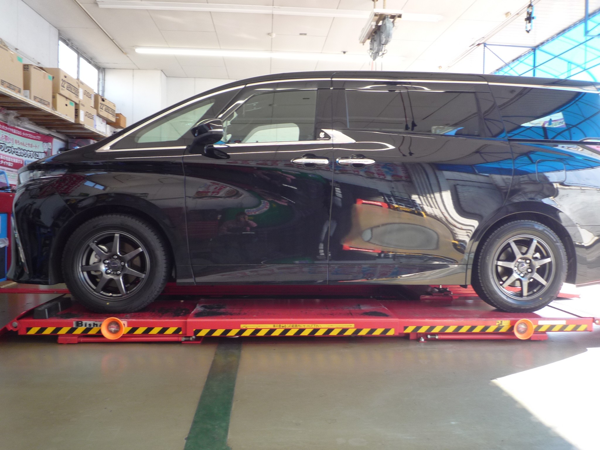 タイヤ交換】トヨタ アルファード ブリヂストンブリザックVRX3 225