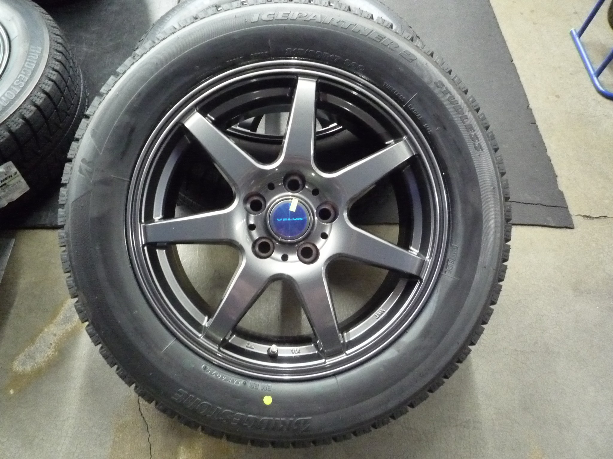 タイヤ交換】トヨタ カローラクロス アイスパートナー2 215/60R17