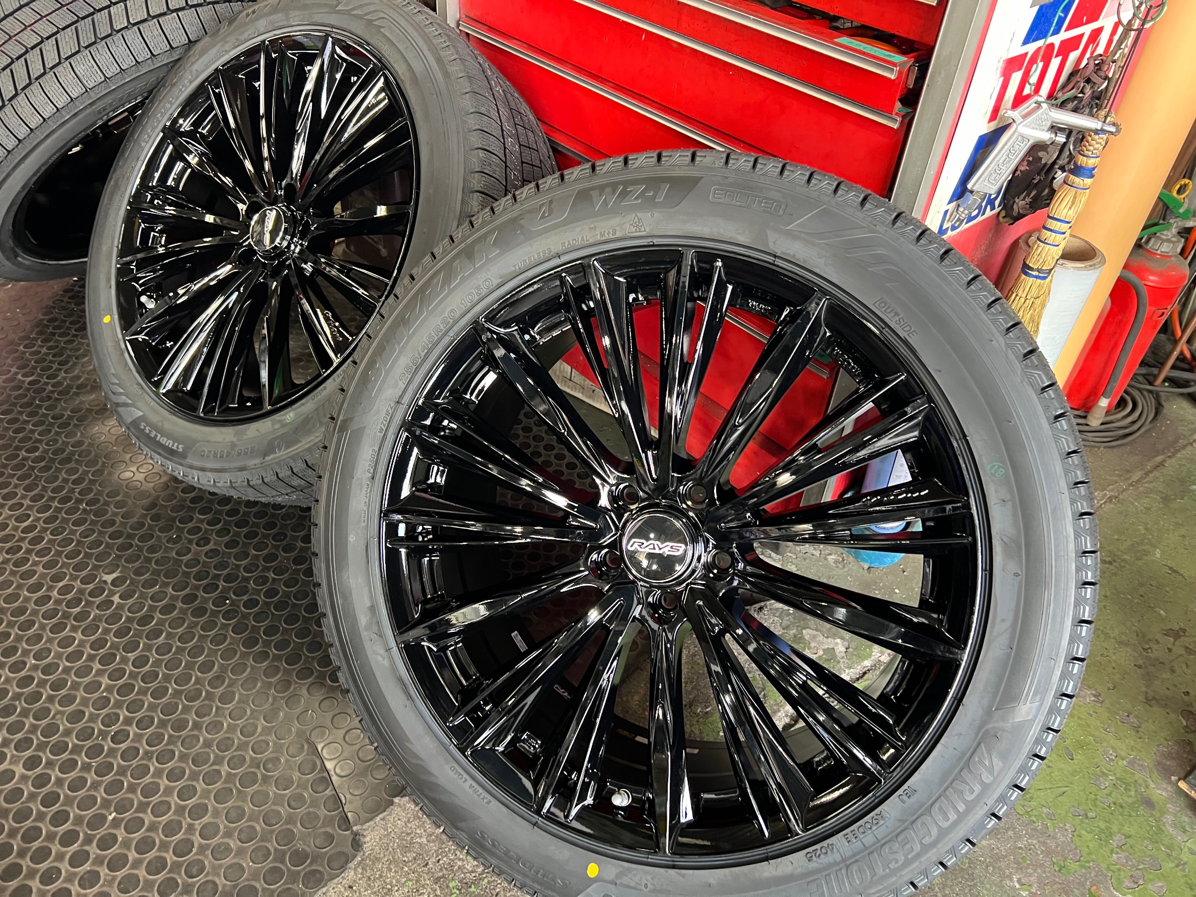 作業事例】日産アリア NISMOに20インチスタッドレスセットを装着