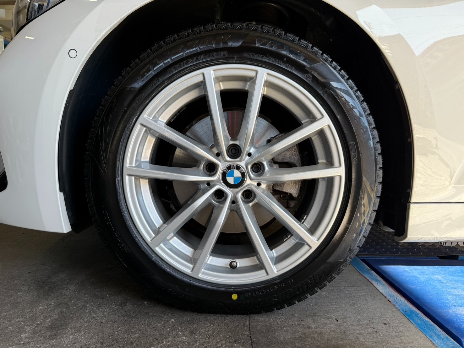 BMW3シリーズにスタッドレスタイヤを装着いたしました！ | BMW 3