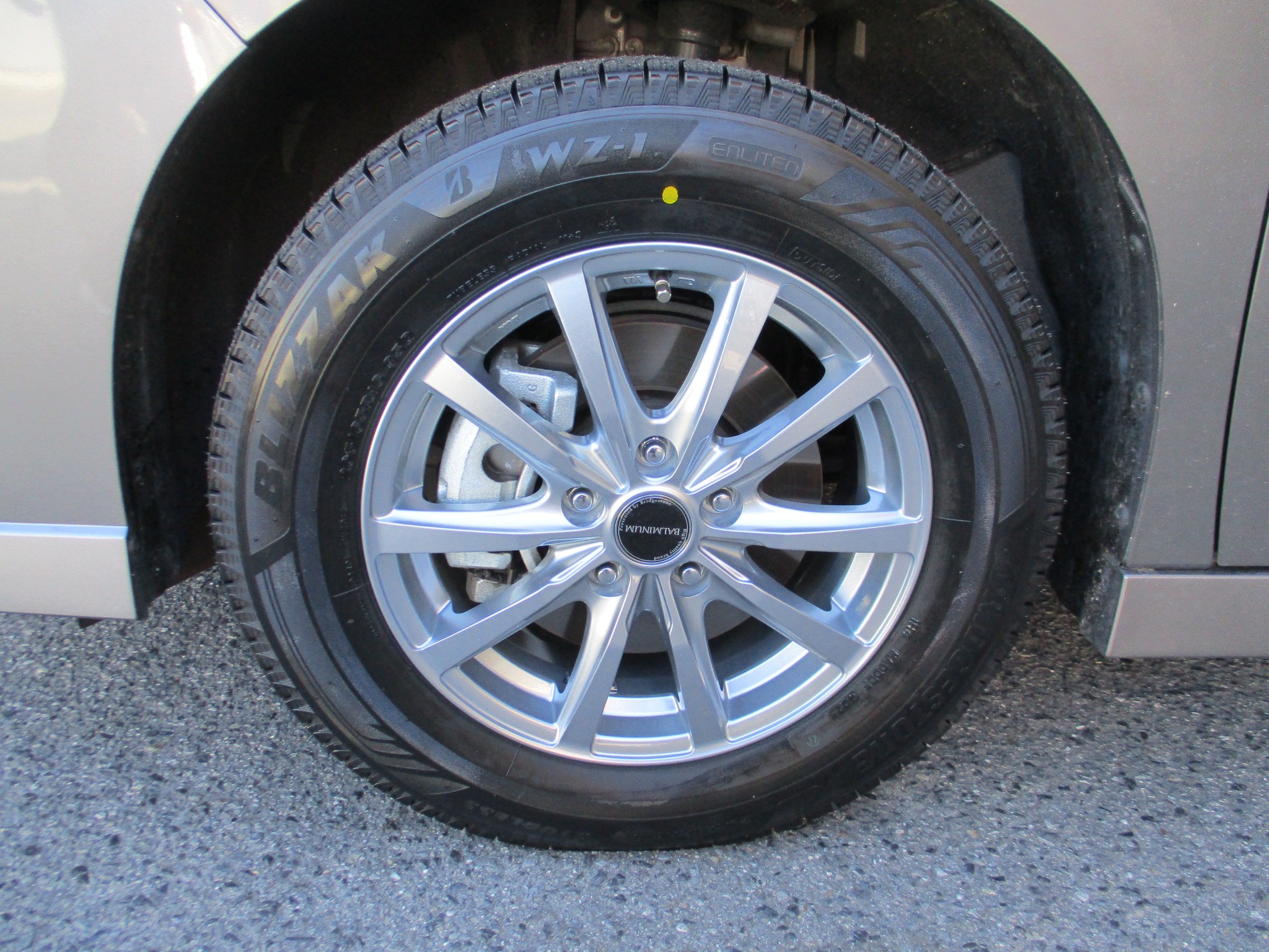 新型セレナにスタッドレスタイヤ装着 | 日産 セレナ e-Power タイヤ