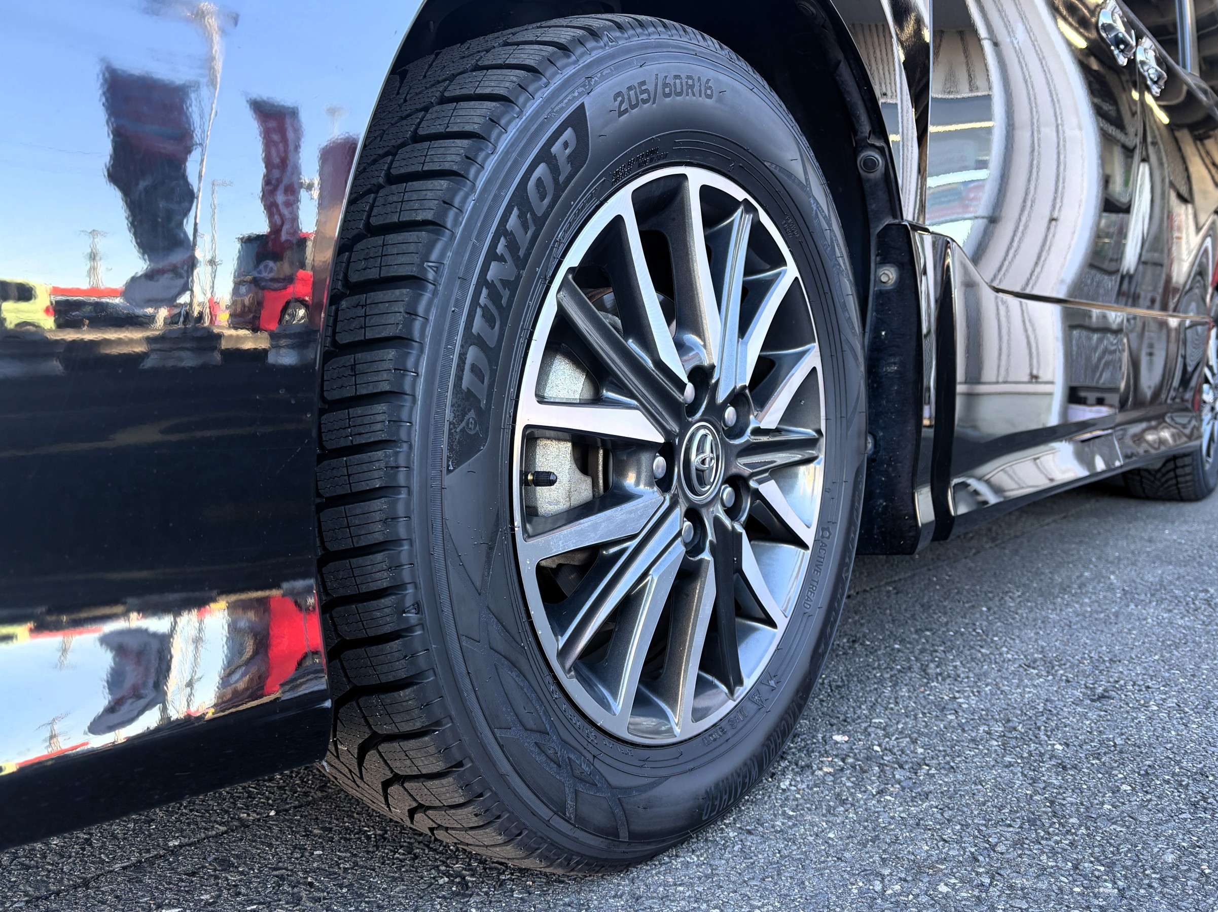 トヨタ VOXYにダンロップ シンクロウェザーを装着[タイヤ交換][オール