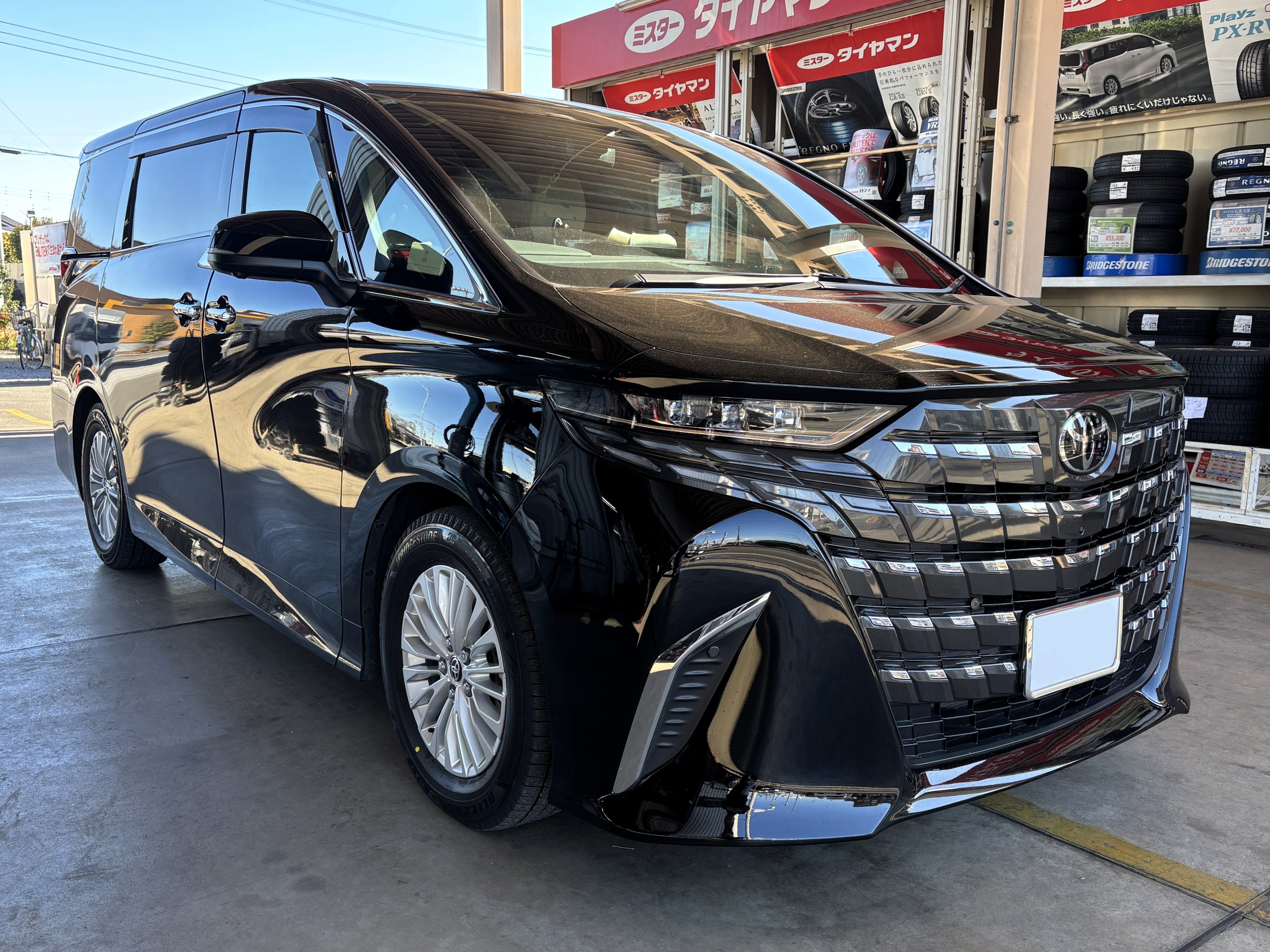 トヨタ アルファードにブリヂストン BLIZZAK WZ-1を装着[タイヤ交換