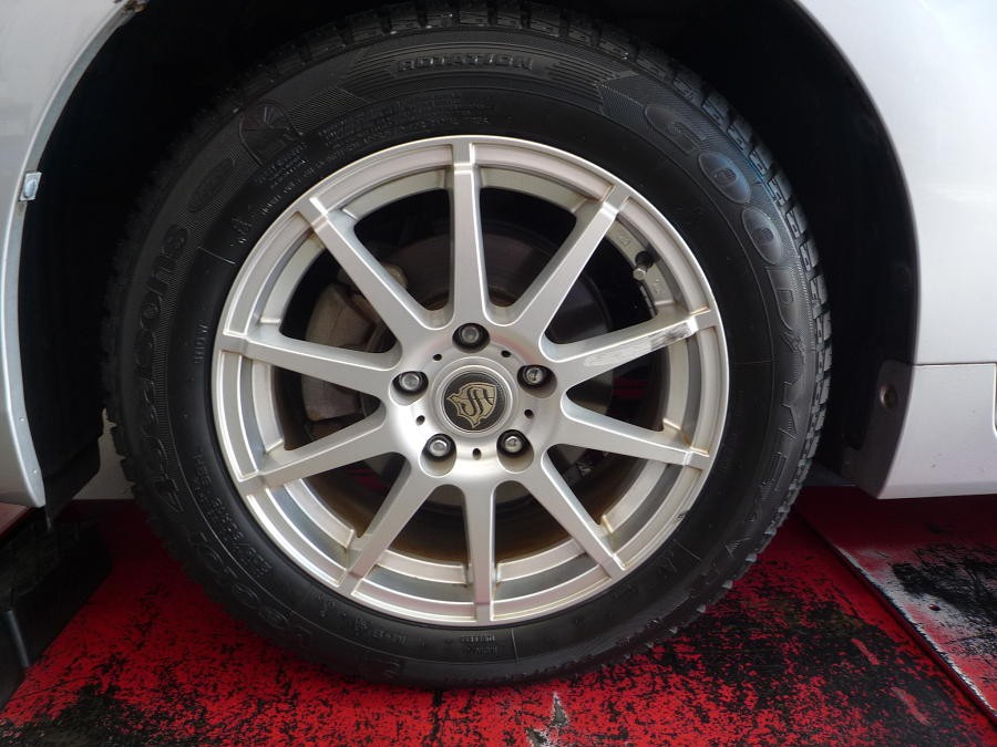 タイヤ交換】トヨタ プリウスアルファ オールシーズンタイヤ 205/60R16