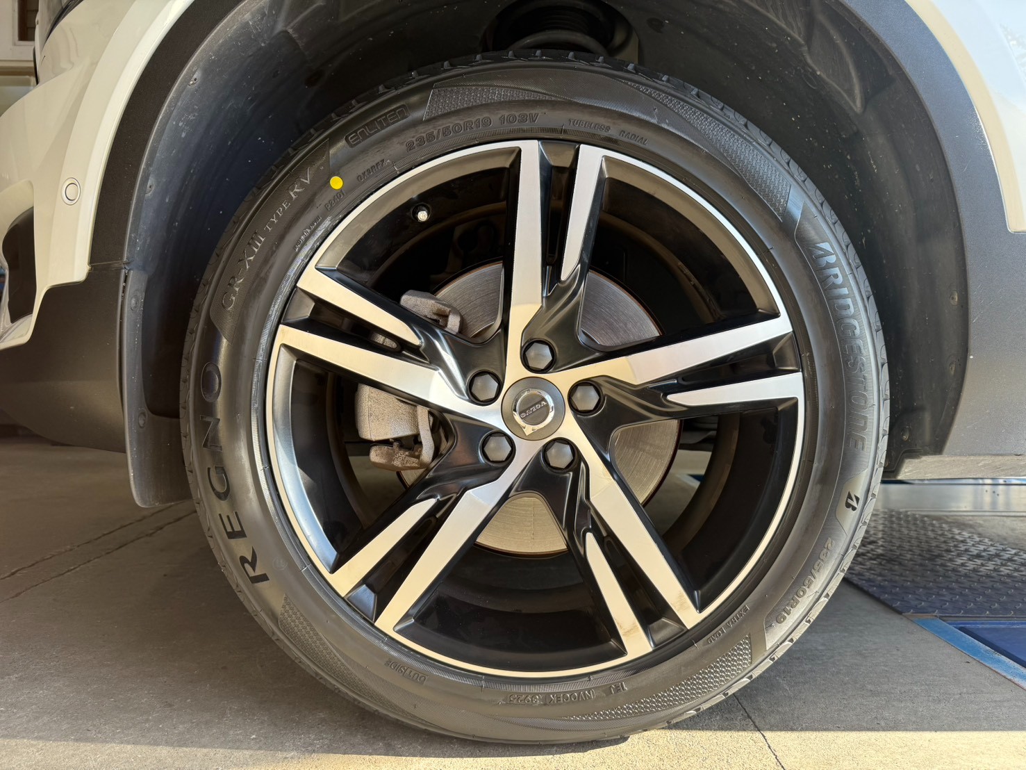 kazu　ボルボタイヤ VOLVO XC40のタイヤ交換をさせていただきました！ | ボルボ XC40