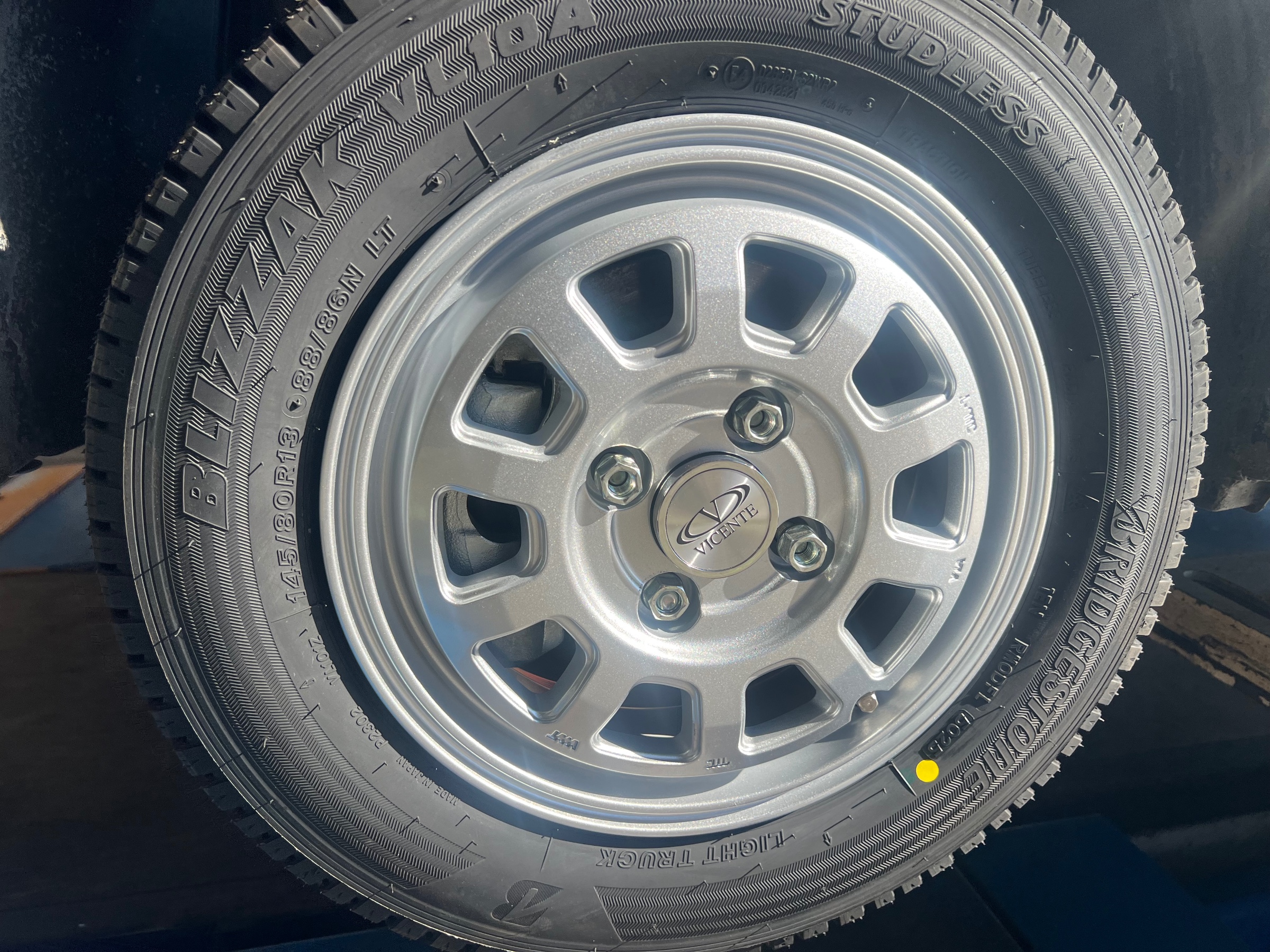 サービス事例：N-VAN e: 専用スタッドレスセット入荷しました | ホンダ