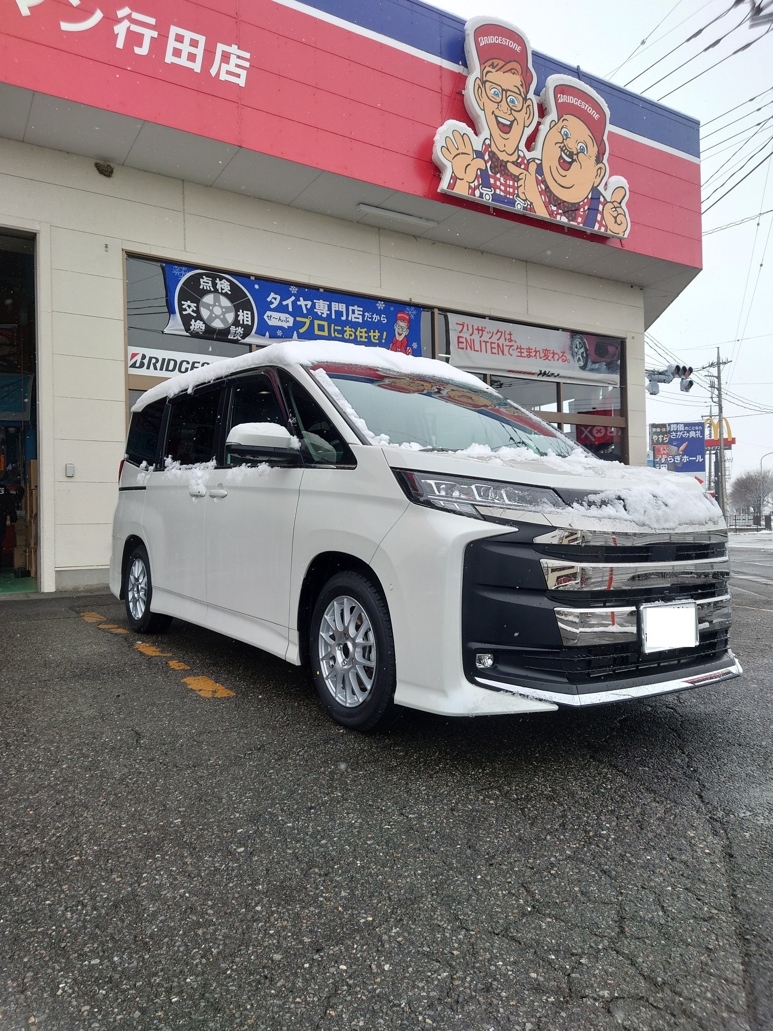 トヨタ ノア アイスパートナー2 205/60R16 トップランM7 16x6.5 装着