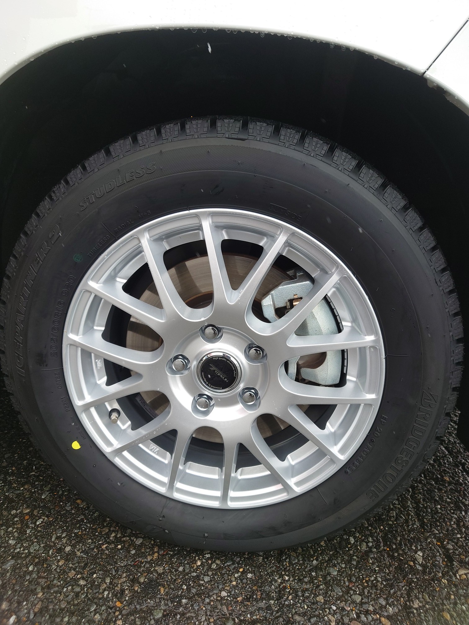 トヨタ ノア アイスパートナー2 205/60R16 トップランM7 16x6.5 装着