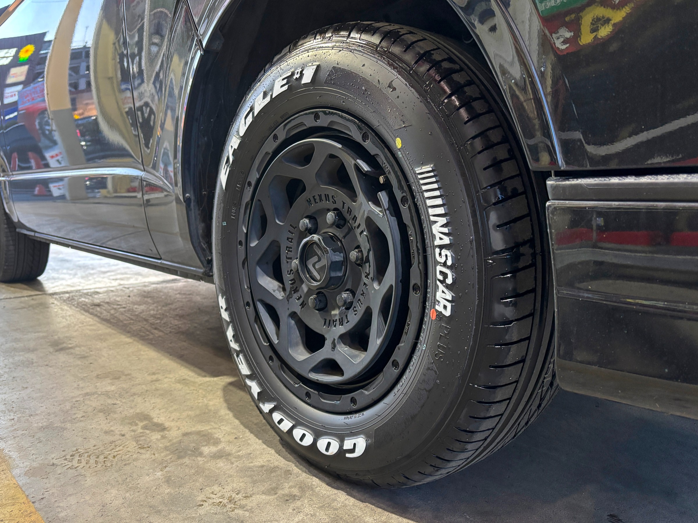 車のパーツ タイヤ、ハイエースGOODYEAR EAGLE#1 NASCAR トヨタ：ハイエースにGoodYear EAGLE#1 NASCAR PLUSを装着しました
