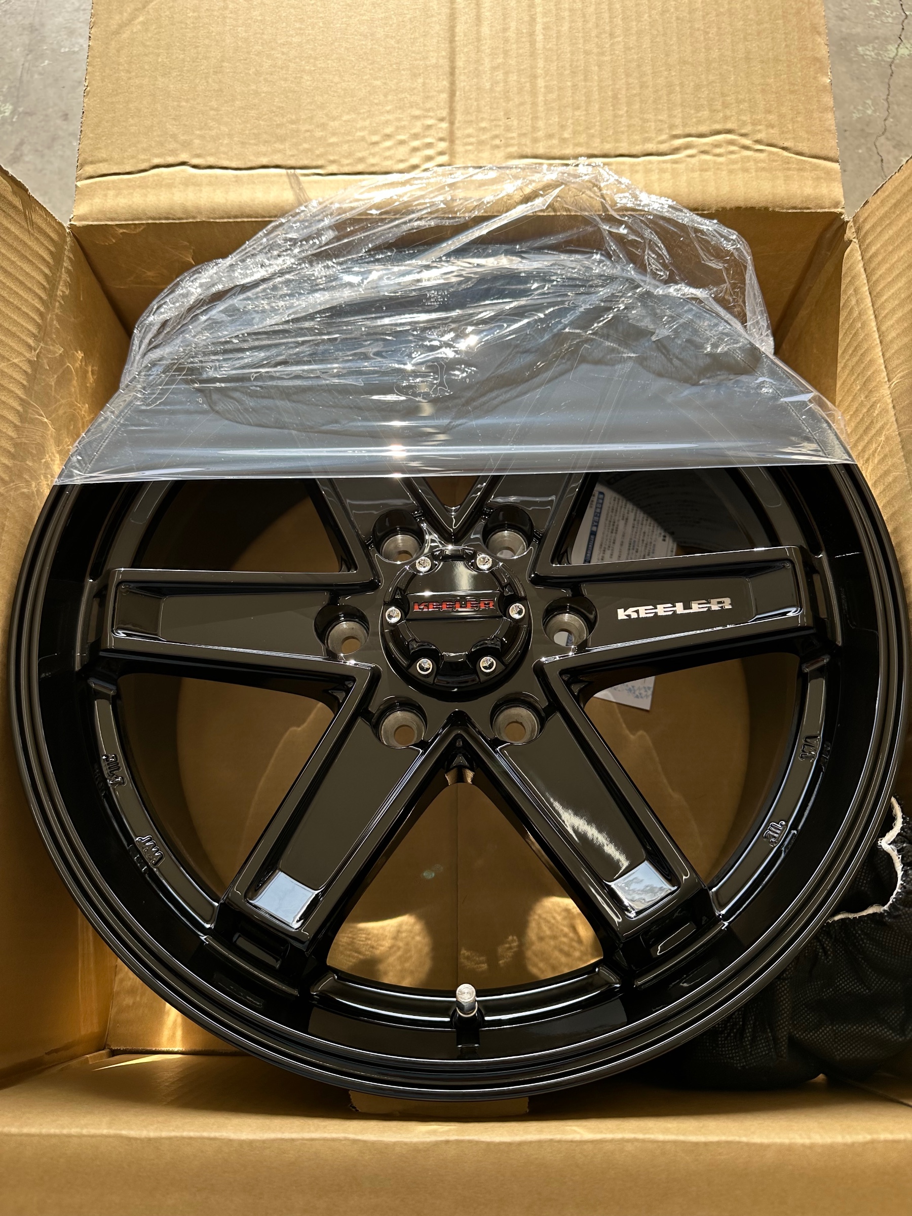 スタッドレスタイヤ、ランドクルーザープラド トヨタ ランドクルーザープラド スタッドレスセット | トヨタ
