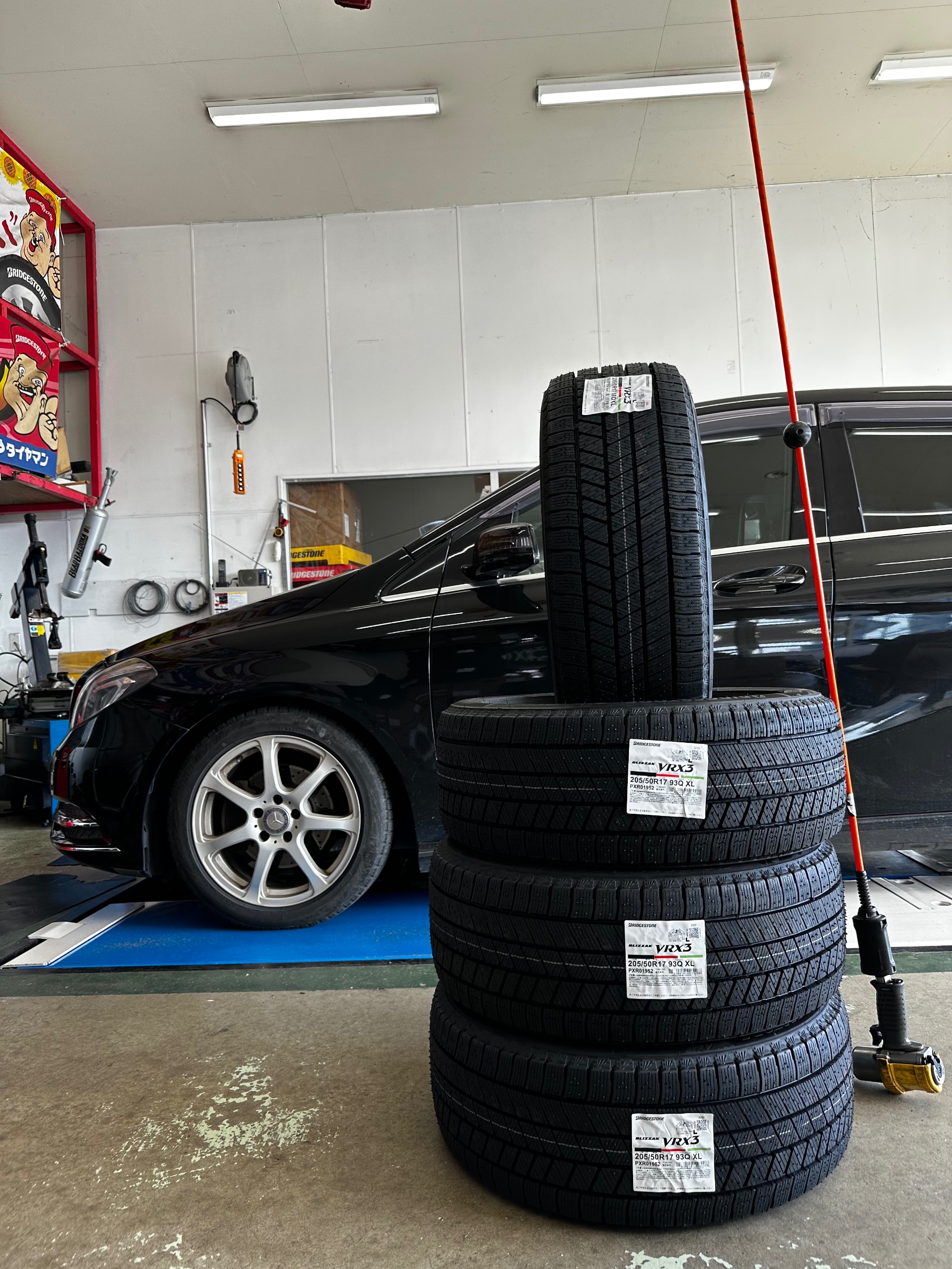 ベンツ Bクラス スタッドレスタイヤ交換作業 | メルセデス・ベンツ B