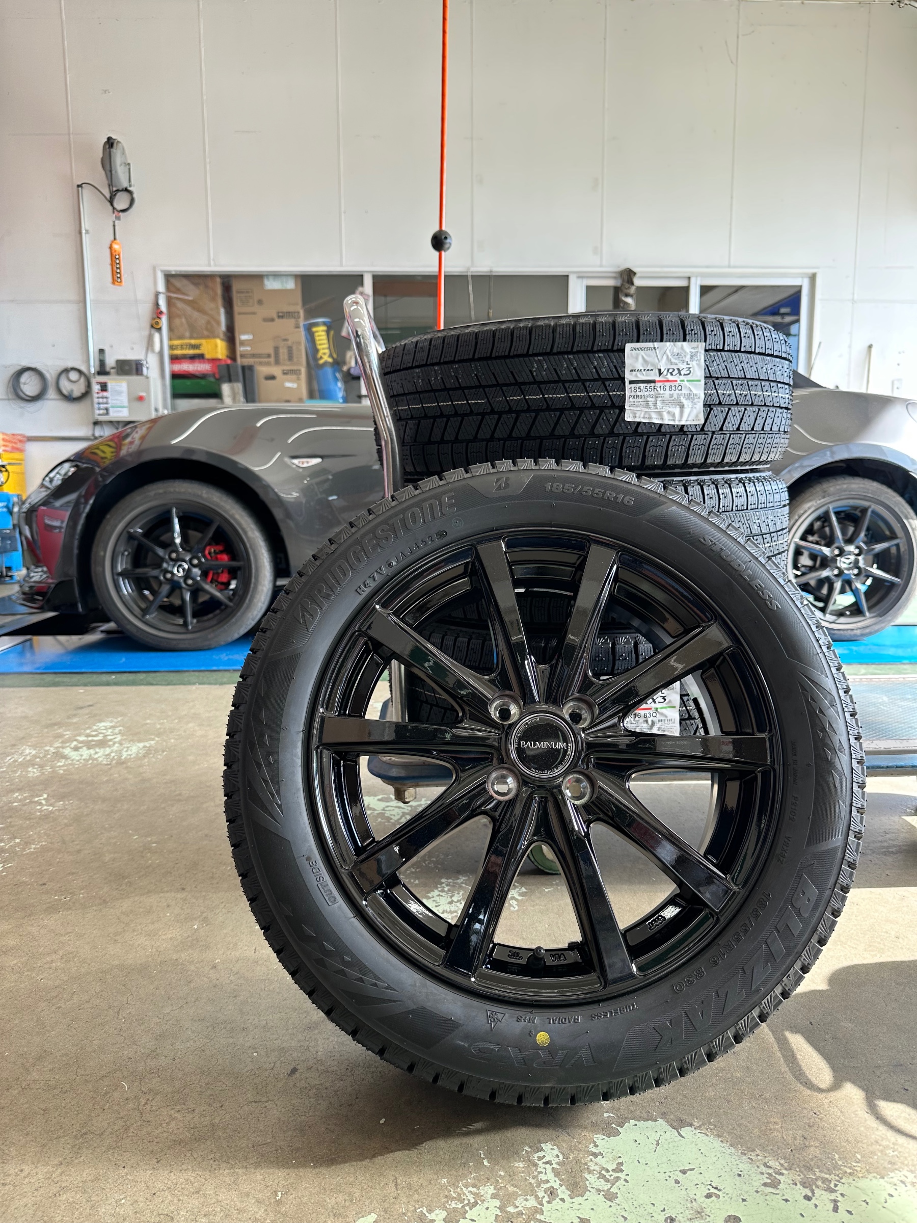 マツダ ロードスター スタッドレス・ホイールセット交換作業 | マツダ