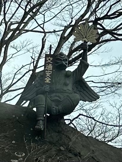 いろは坂の烏天狗