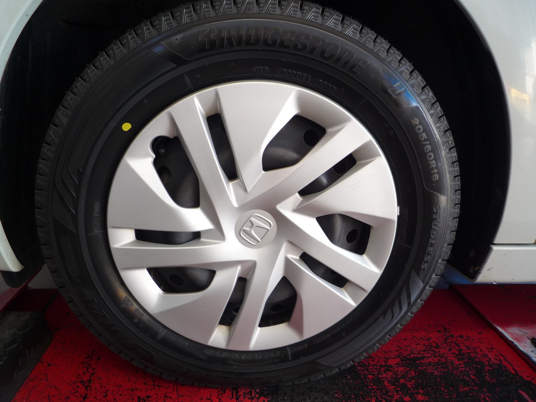 タイヤ交換】ホンダ ステップワゴン ブリザックWZ-1 205/60R16