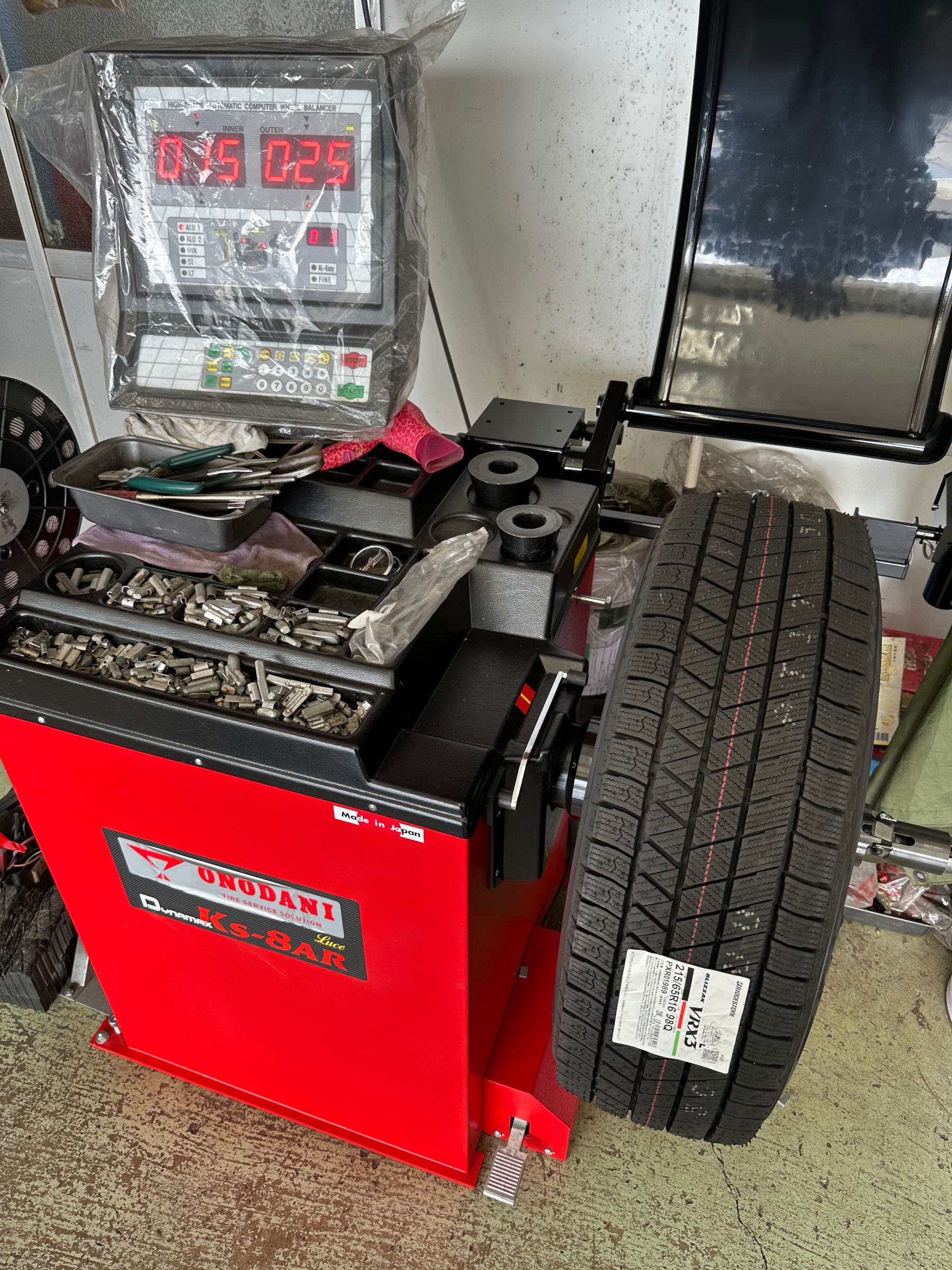 ヴェルファイア スタッドレスタイヤ交換作業 | トヨタ ヴェルファイア