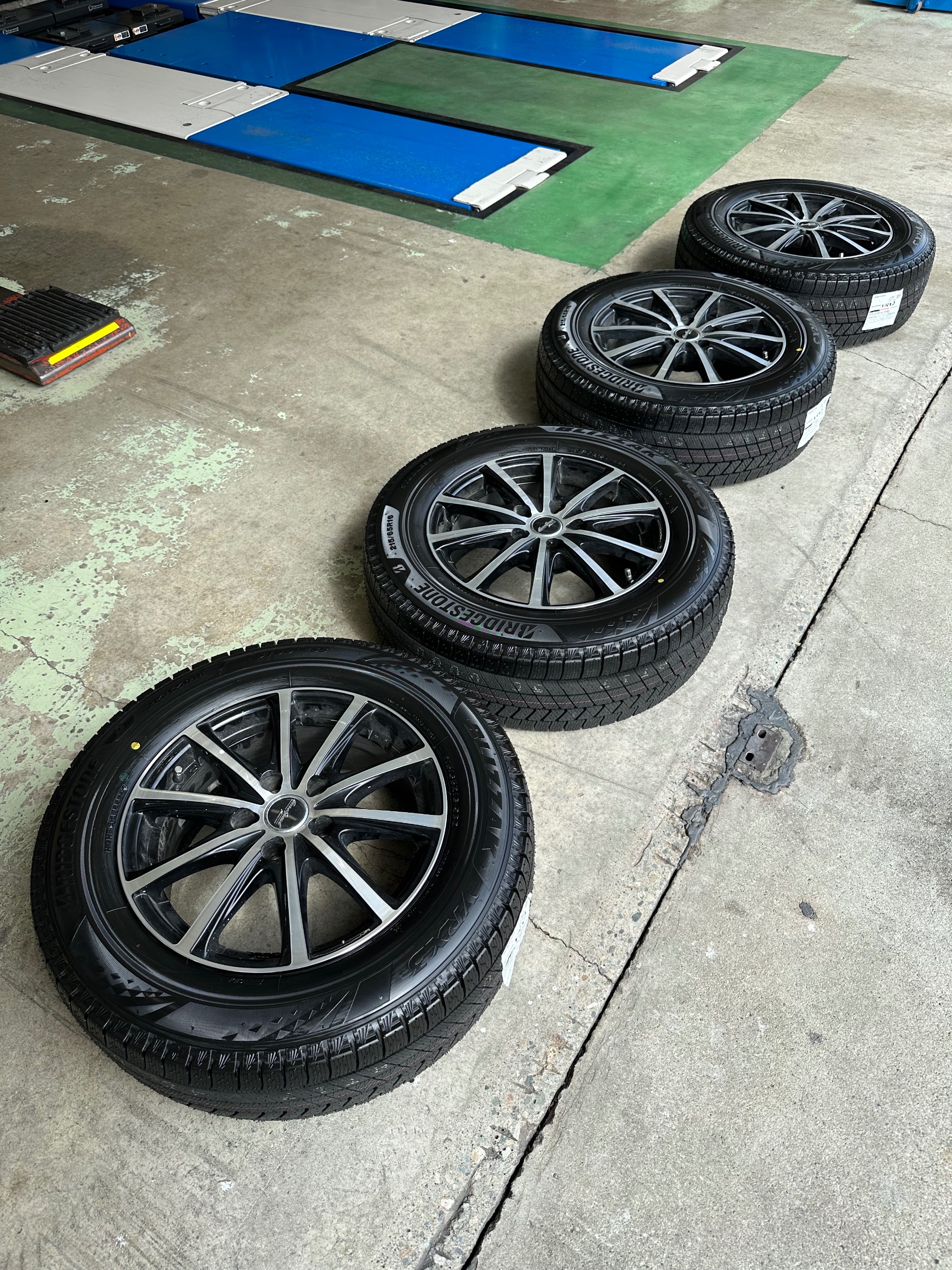 スタッドレスタイヤ    215/65R16  ホイール付き  アルファード・ヴェルファイア Amazon | 225/60R17 スタッドレスタイヤ&ホイール4本セット