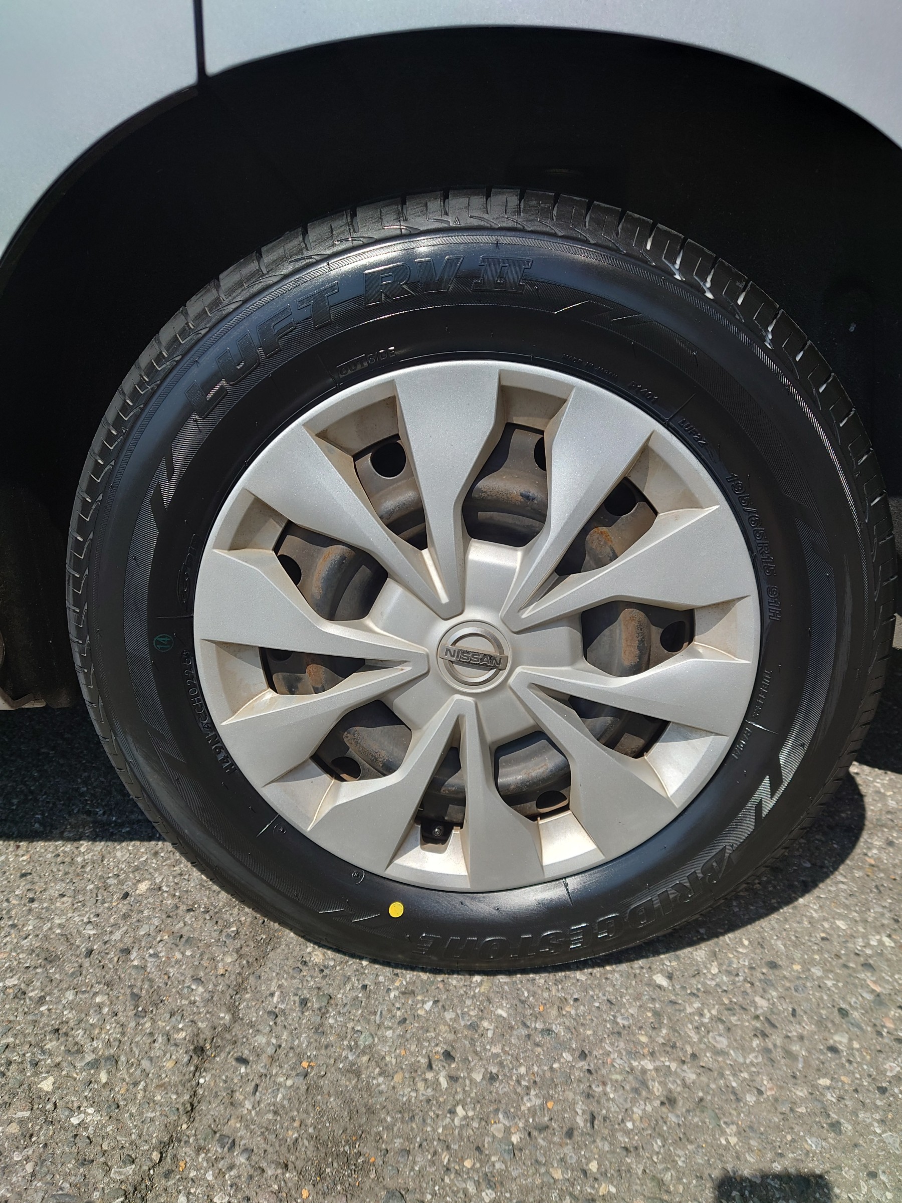 日産 セレナ ブリヂストン ルフトRVⅡ 195/65R15 装着 【タイヤ交換 
