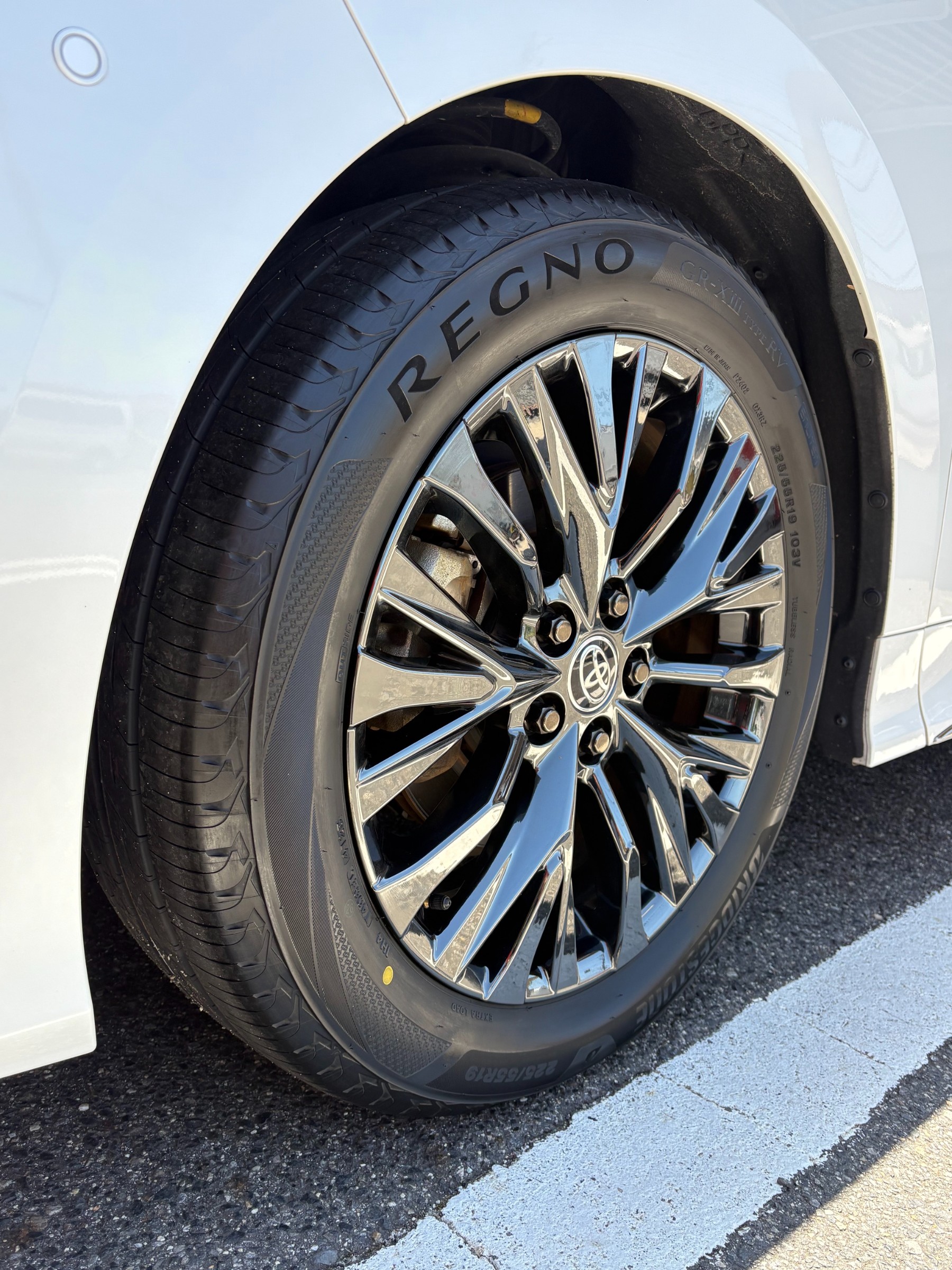 トヨタタイヤ トヨタ 40系 ヴェルファイア タイヤ交換 REGNO GR-XⅢ TYPE RV