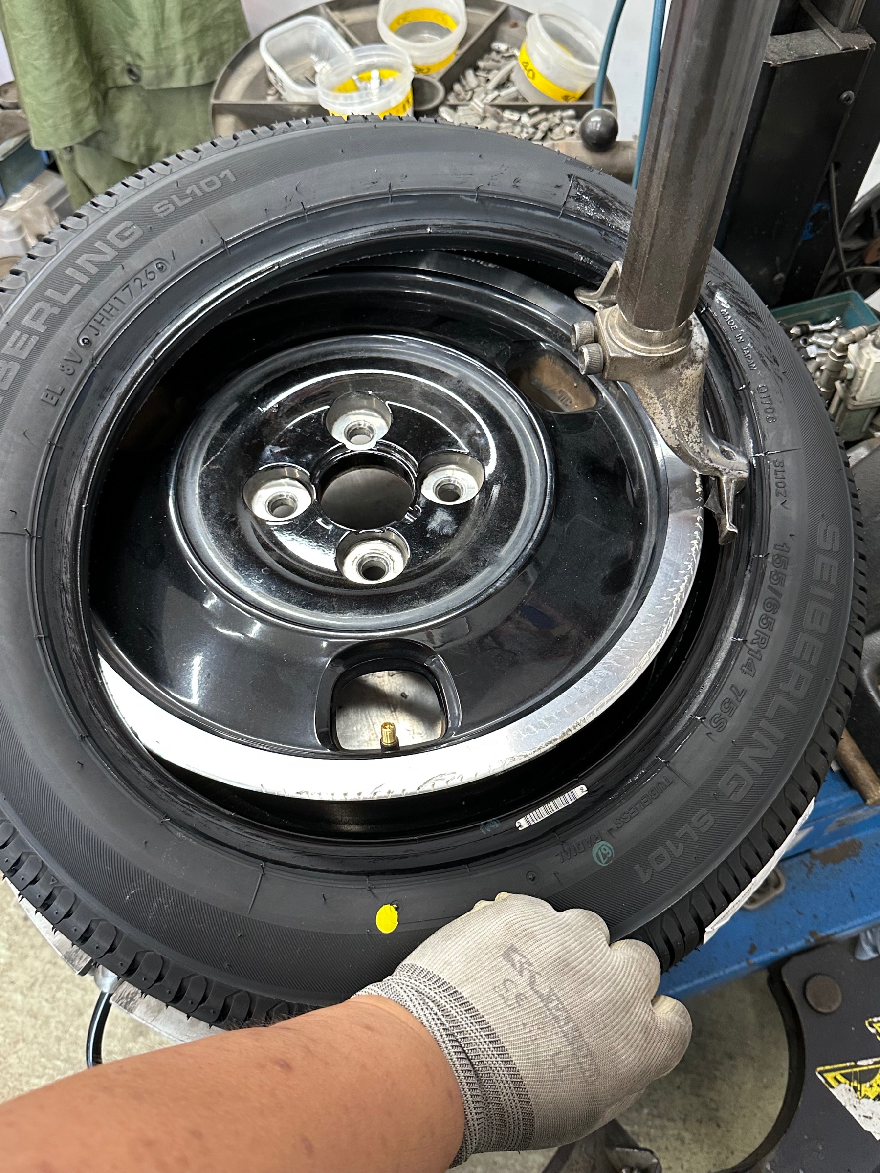 タイヤ交換作業