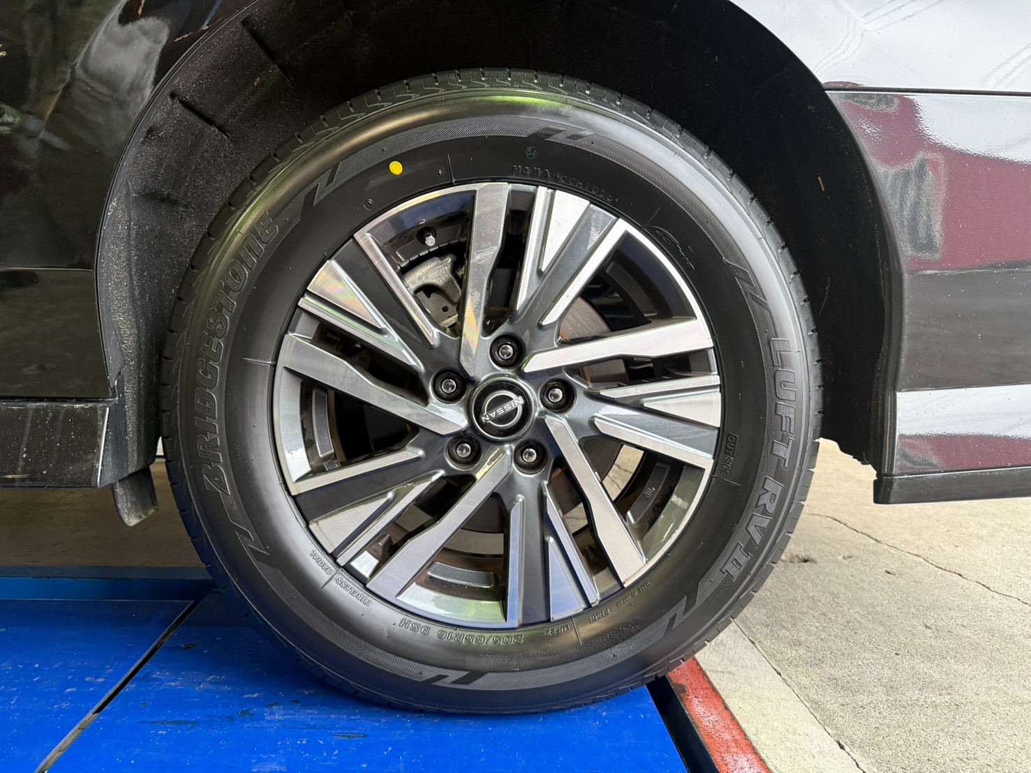セレナのタイヤ交換をさせていただきました！ | 日産 セレナ タイヤ
