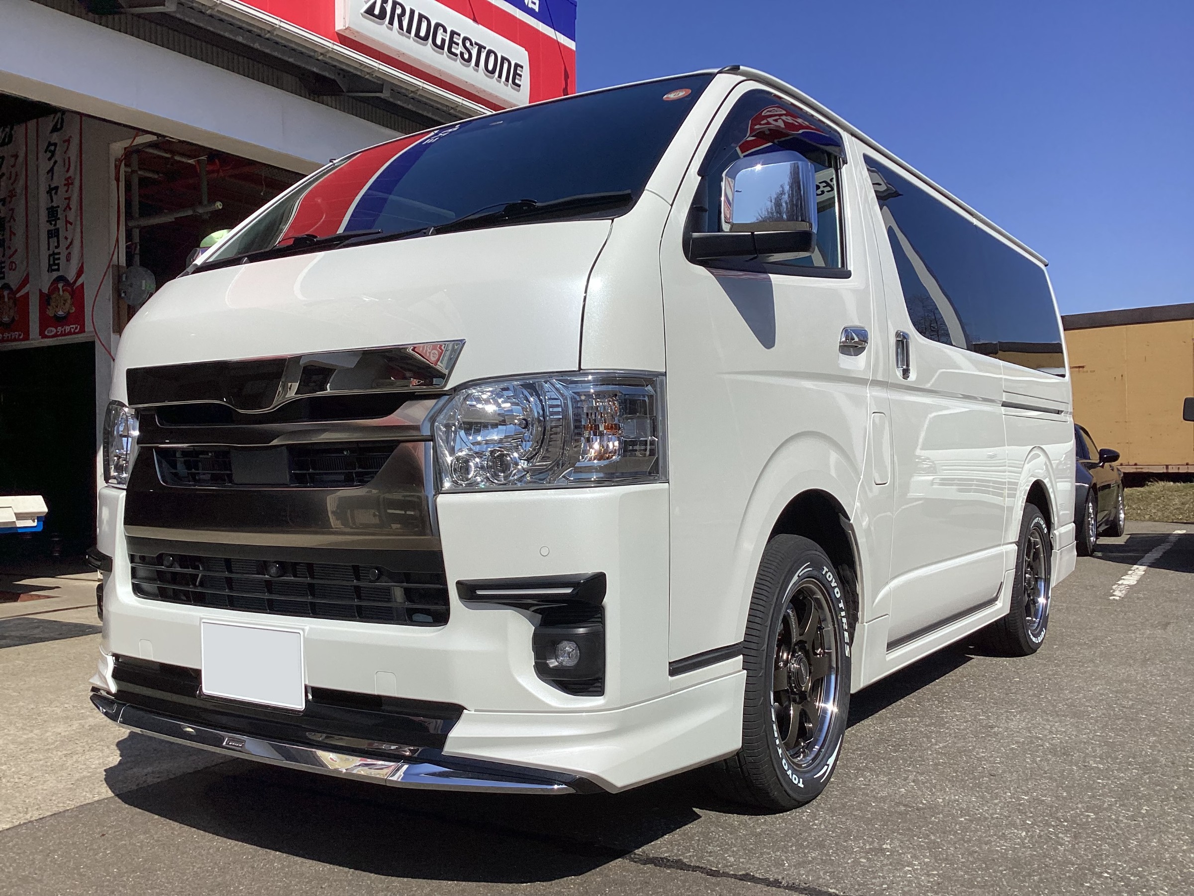ハイエース 200系 VOLKRACING TE37 | スタッフ日記 | ミスター