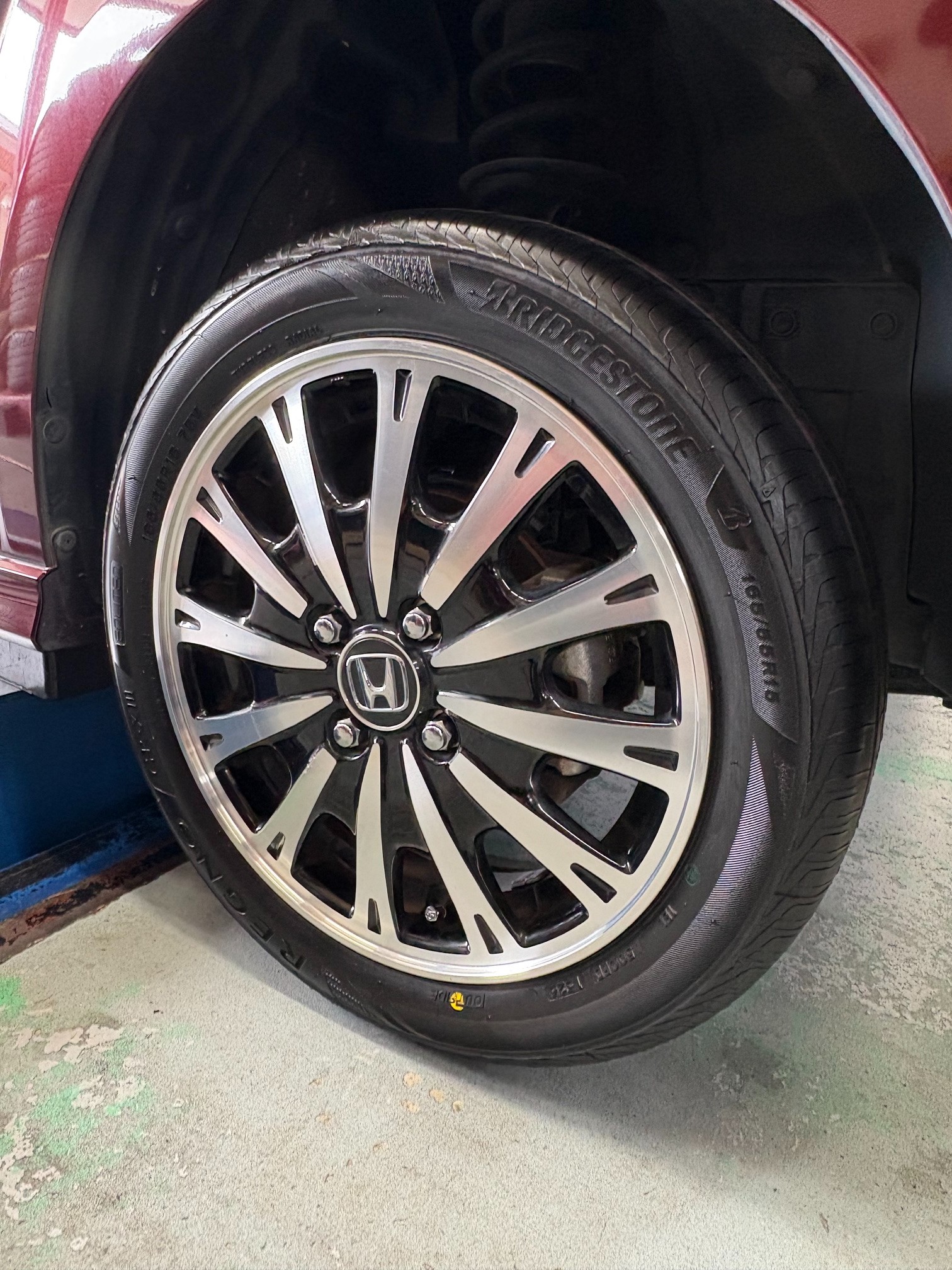 ホンダ N-BOXカスタム タイヤ交換 REGNO GR-XⅢ 165/55R15 窒素ガス